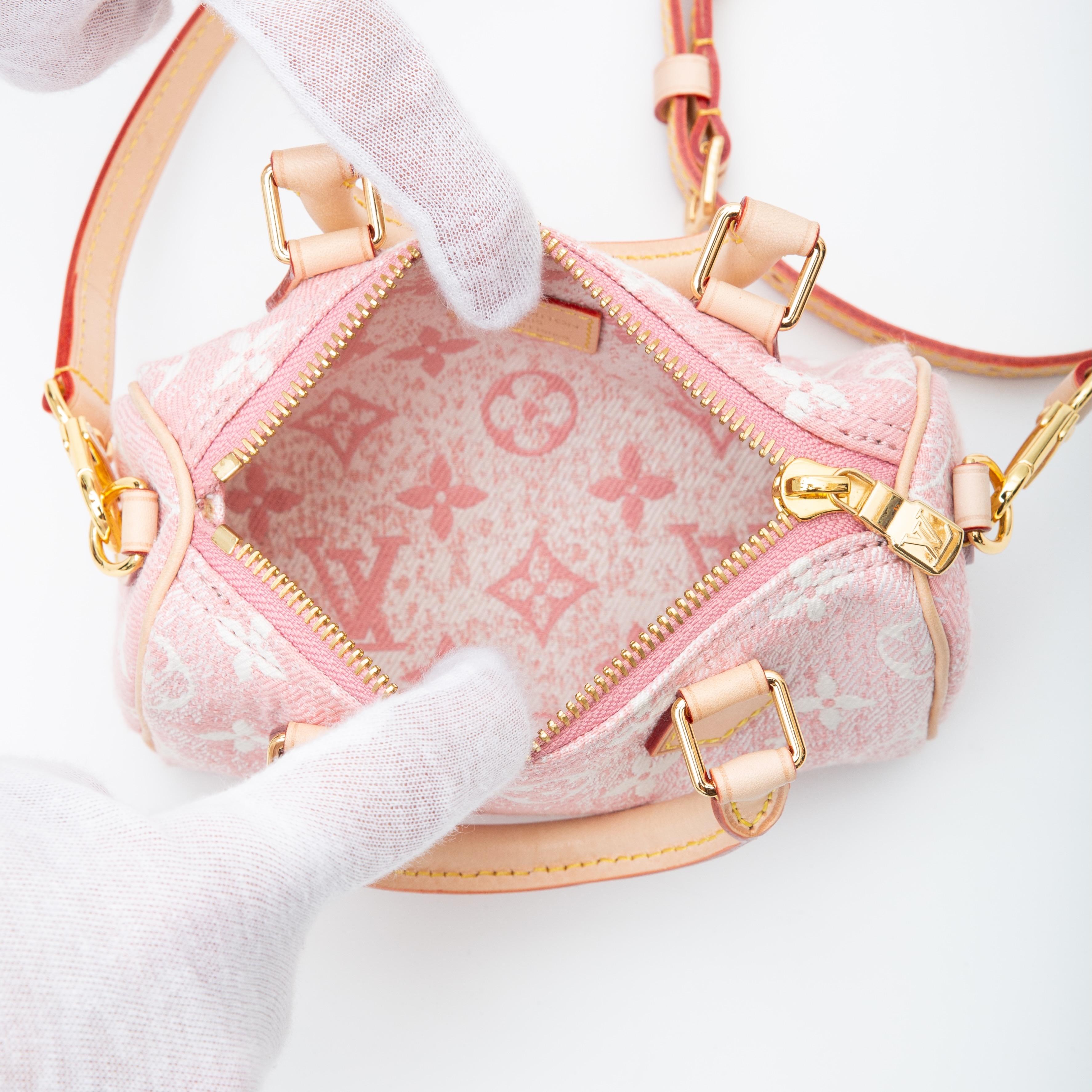 Louis Vuitton - Sac Nano Speedy en denim rose avec monogramme Excellent état à Montreal, Quebec