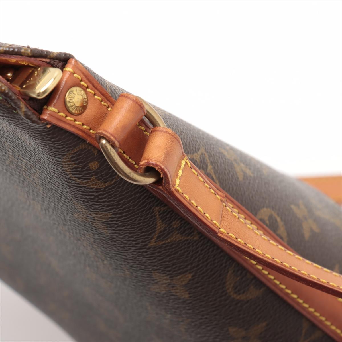 Louis Vuitton - Sac à bandoulière Drouot avec monogramme en vente 5