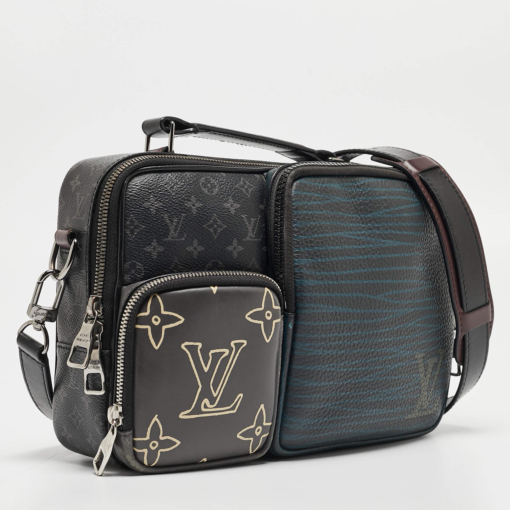 Louis Vuitton Monogram Eclipse Canvas Multipocket Patchwork Messenger Bag In Good Condition For Sale In Dubai, Al Qouz 2