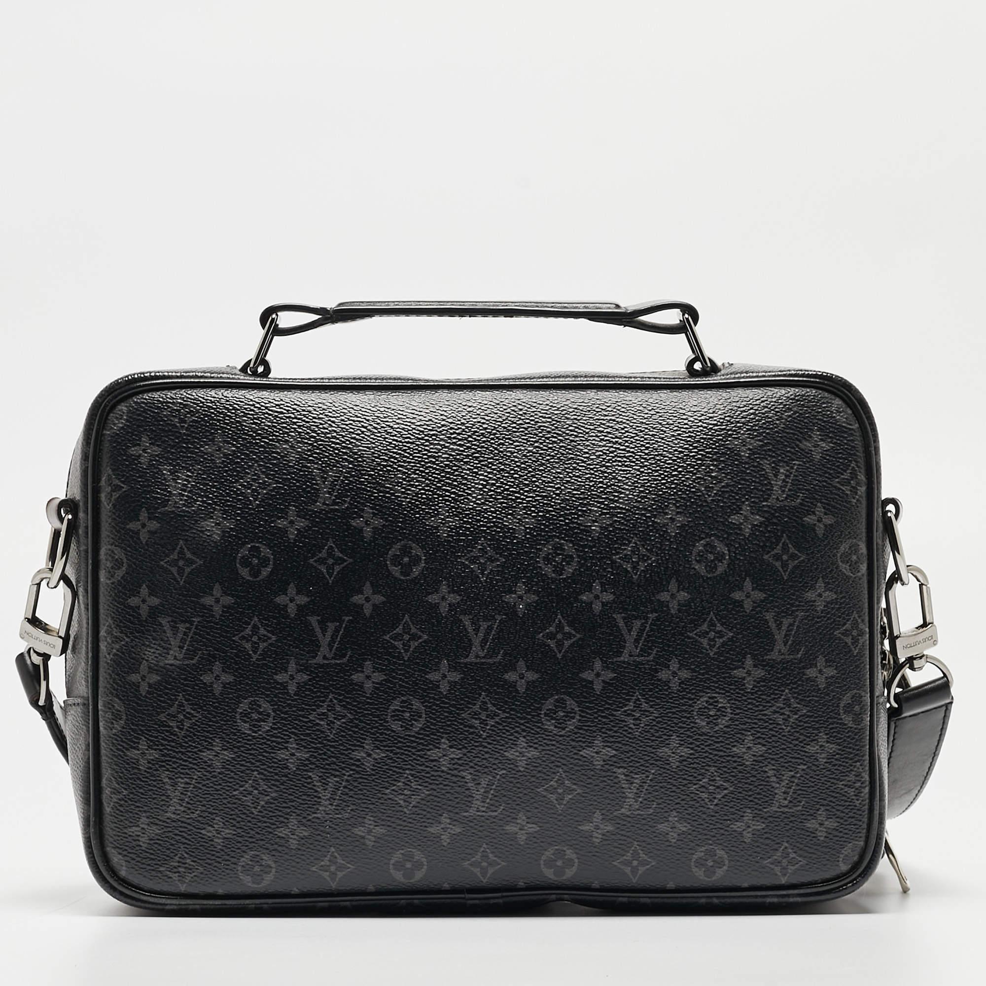 Louis Vuitton Monogram Eclipse Canvas Multipocket Patchwork Messenger Bag For Sale 3