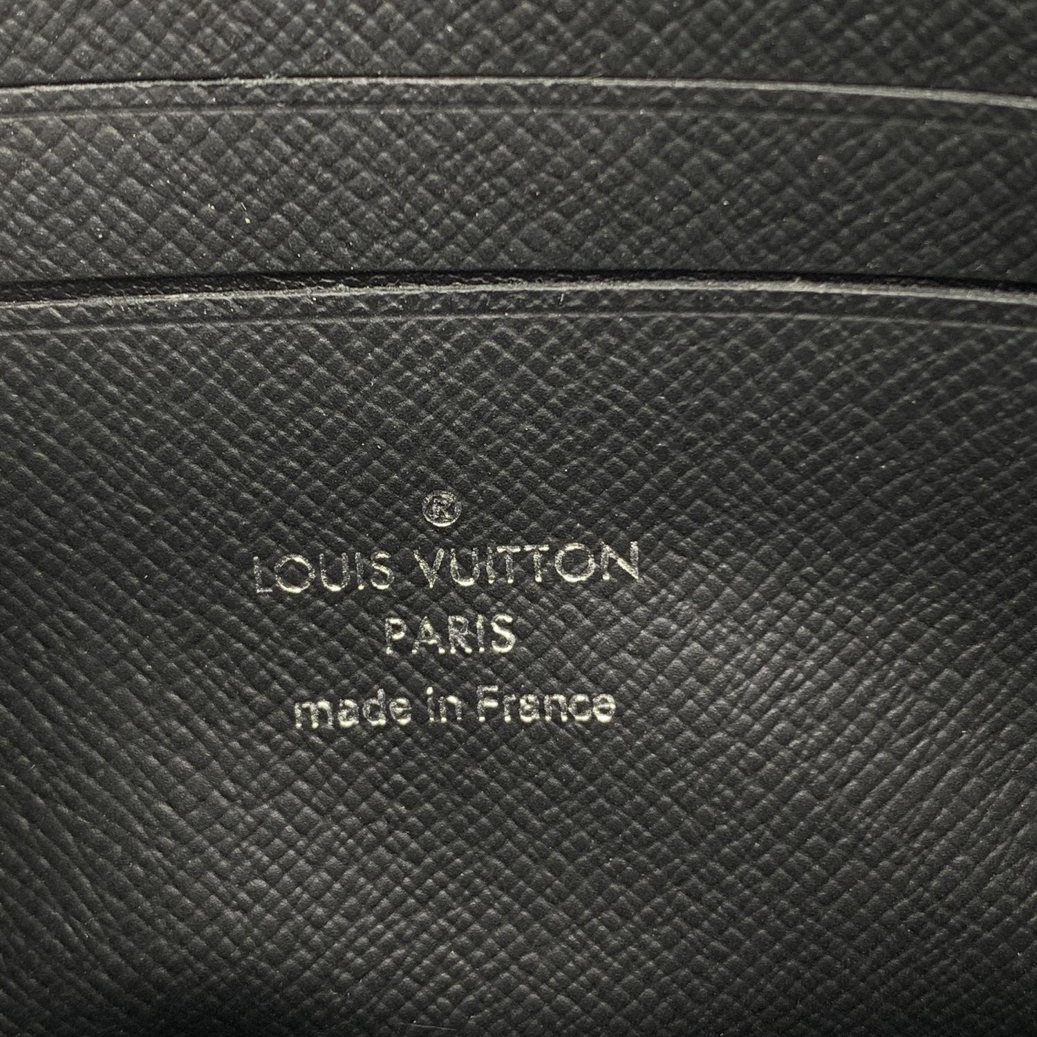 Louis Vuitton Monogram Eclipse Canvas Pochette Discovery Clutch Bag For Sale 2