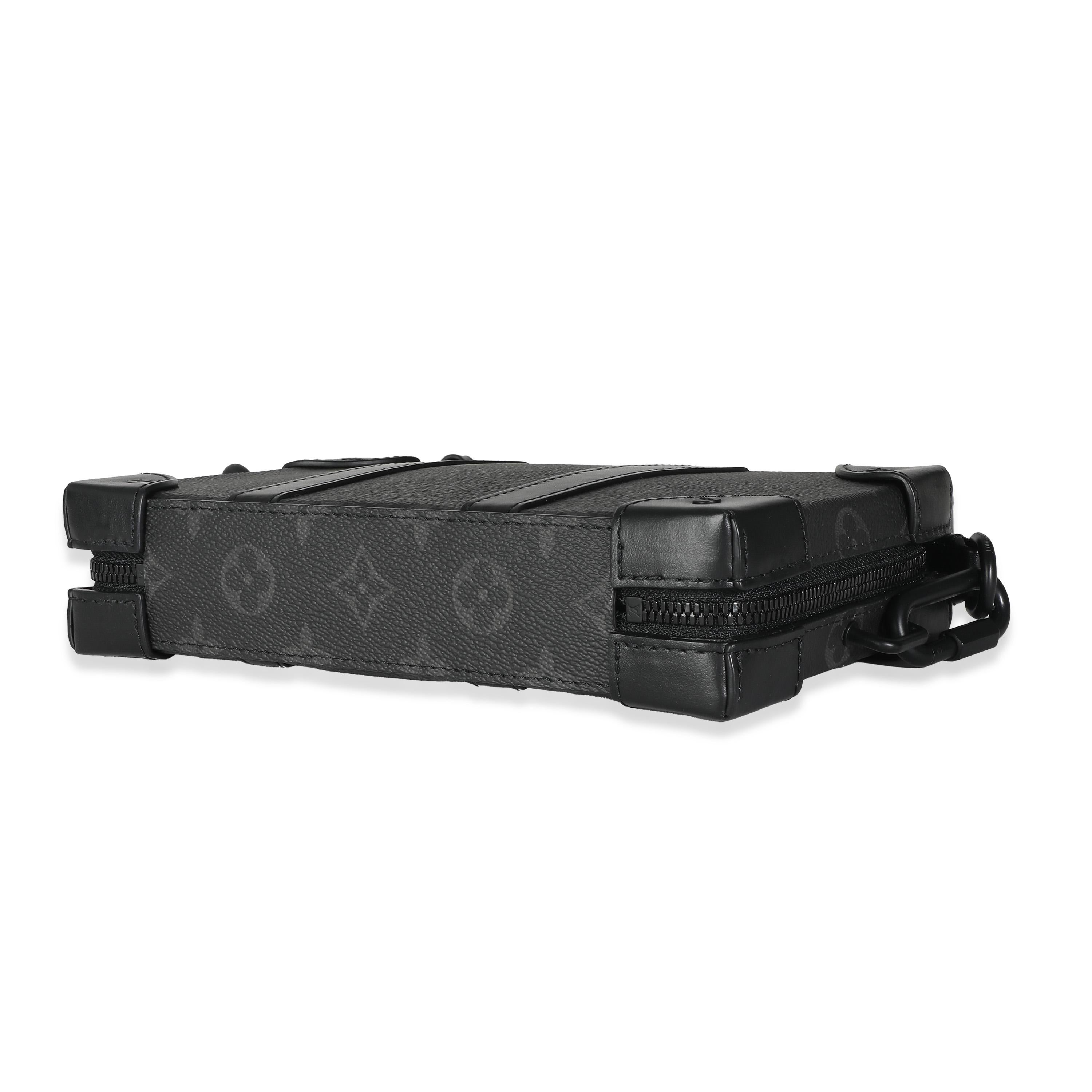 Titolo dell'elenco: Portafoglio The Eclipse in tela morbida Louis Vuitton
SKU: 139219
MSRP: 2430.00 USD
Condizioni: Usato 
Condizioni della borsa: Eccellente
Commenti sulle condizioni: L'articolo è in ottime condizioni e presenta leggeri segni di