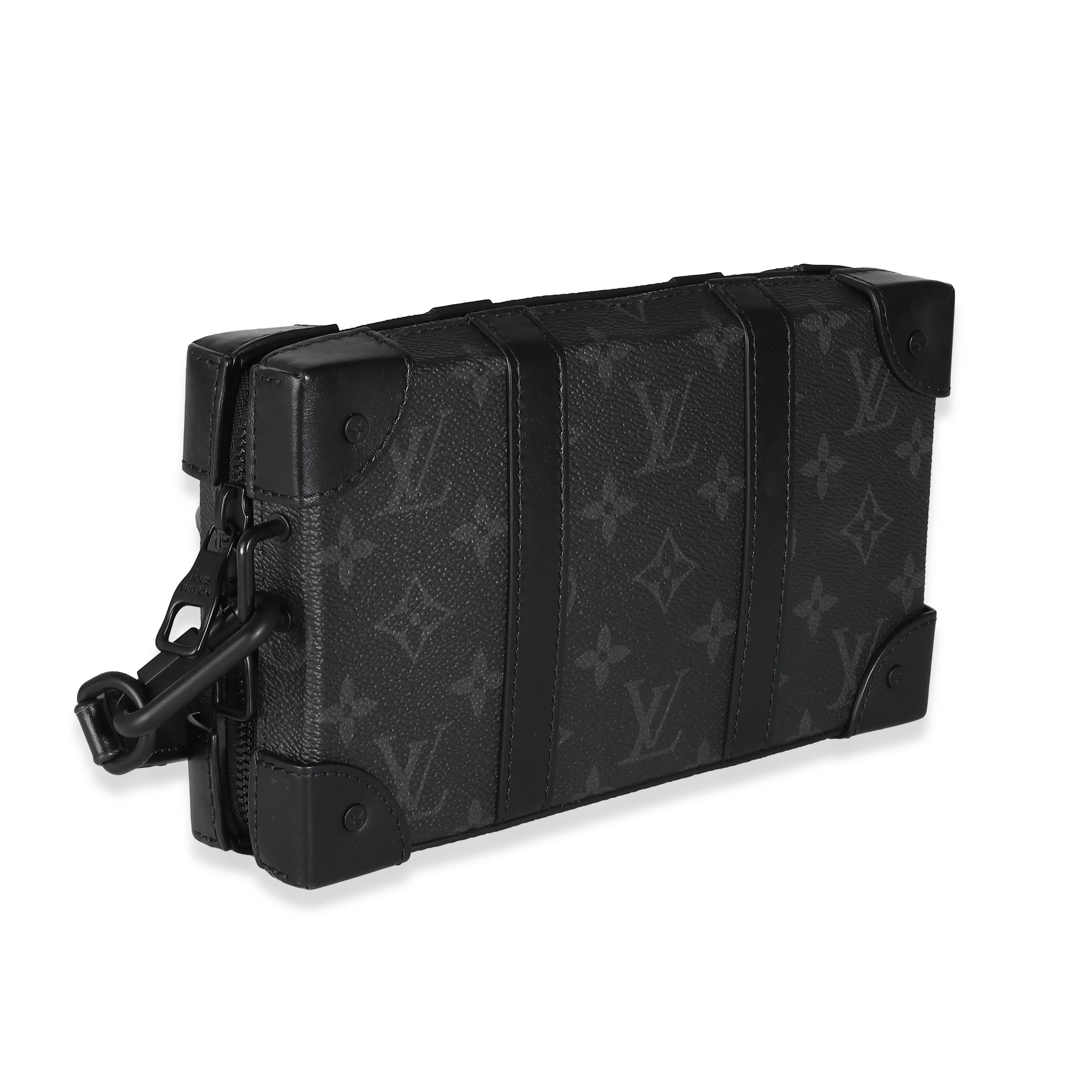 Nero Portafoglio The Eclipse Soft Trunk di Louis Vuitton in tela Monogram in vendita