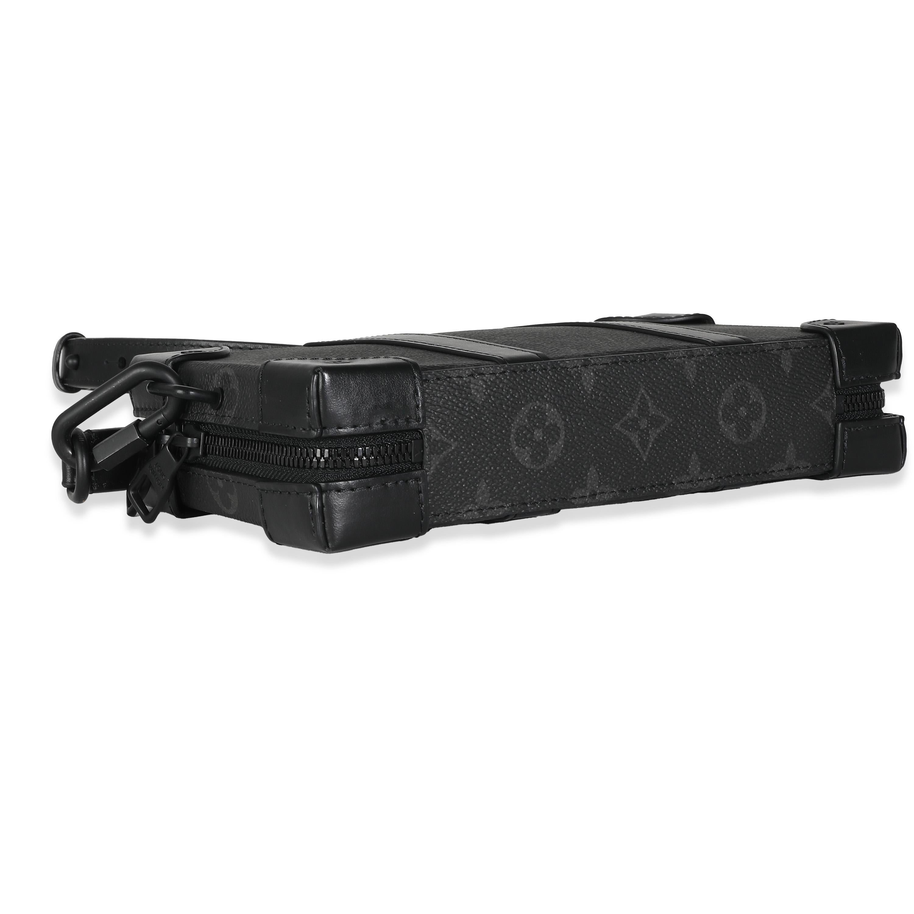 Portafoglio The Eclipse Soft Trunk di Louis Vuitton in tela Monogram in vendita 1