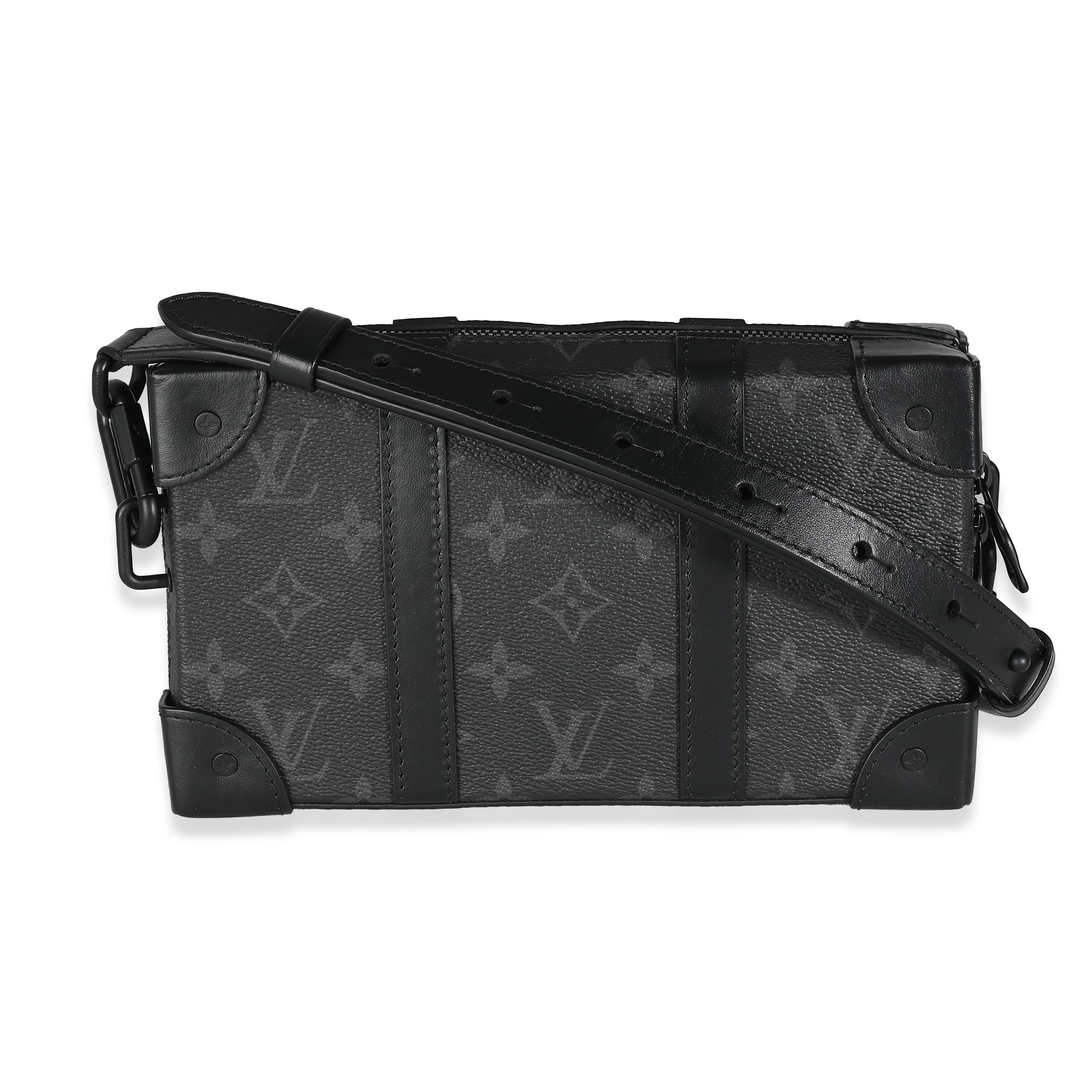 Portafoglio The Eclipse Soft Trunk di Louis Vuitton in tela Monogram in vendita 2