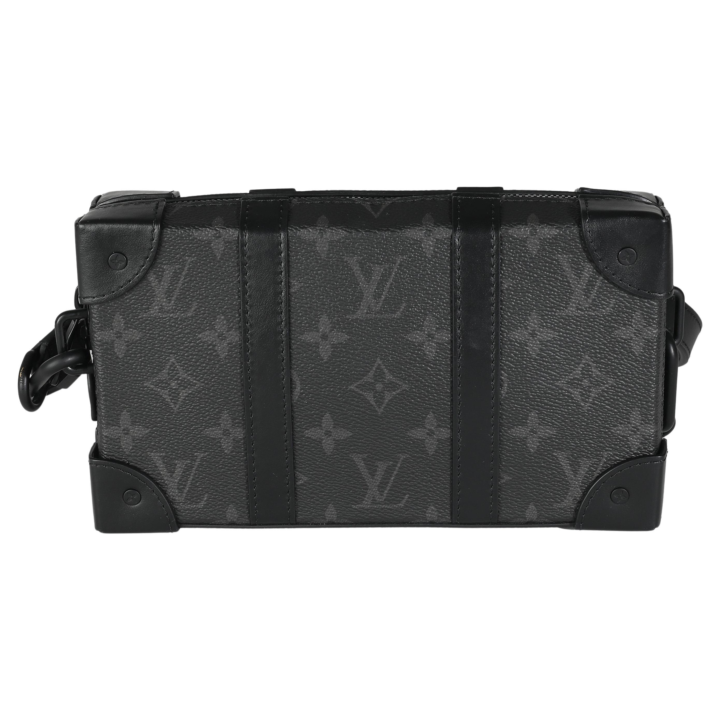 Portafoglio The Eclipse Soft Trunk di Louis Vuitton in tela Monogram in vendita