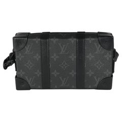 Portafoglio The Eclipse Soft Trunk di Louis Vuitton in tela Monogram