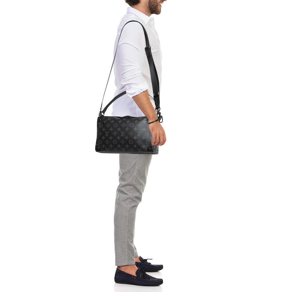 Louis Vuittons creations are popular owing to their high style and functionality. This bag  like all the other handbags  is durable and stylish. Exuding a fine finish  the bag is designed to give a luxurious experience. The interior has enough space