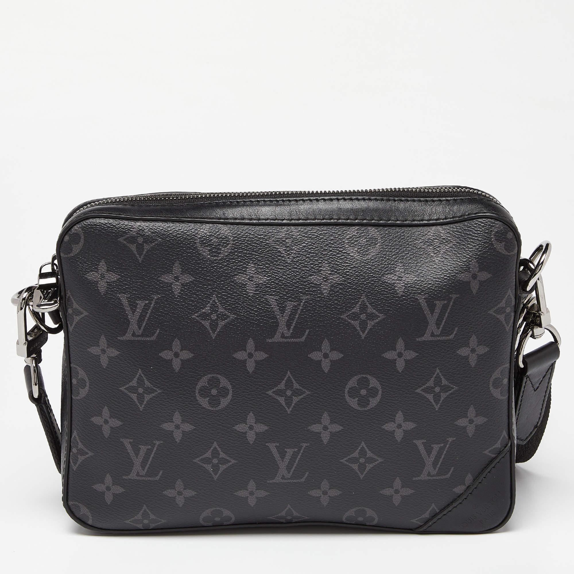 Get style and carry your essentials with ease using this messenger bag by Louis Vuitton. It has been crafted from Monogram Eclipse Canvas and has zip-enclosed compartments.

Includes: Original Dustbag, Original Box

