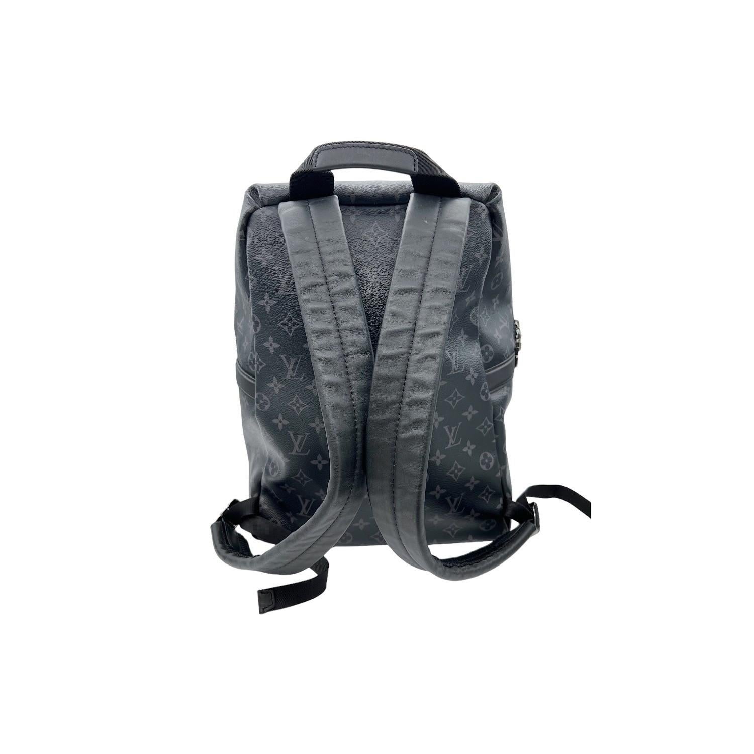 This very beautiful Louis Vuitton Discovery Backpack was made in France in 2019, and it is finely crafted of the classic Louis Vuitton Monogram Eclipse coated canvas with black leather trimming and silver-tone hardware features. It has top handle