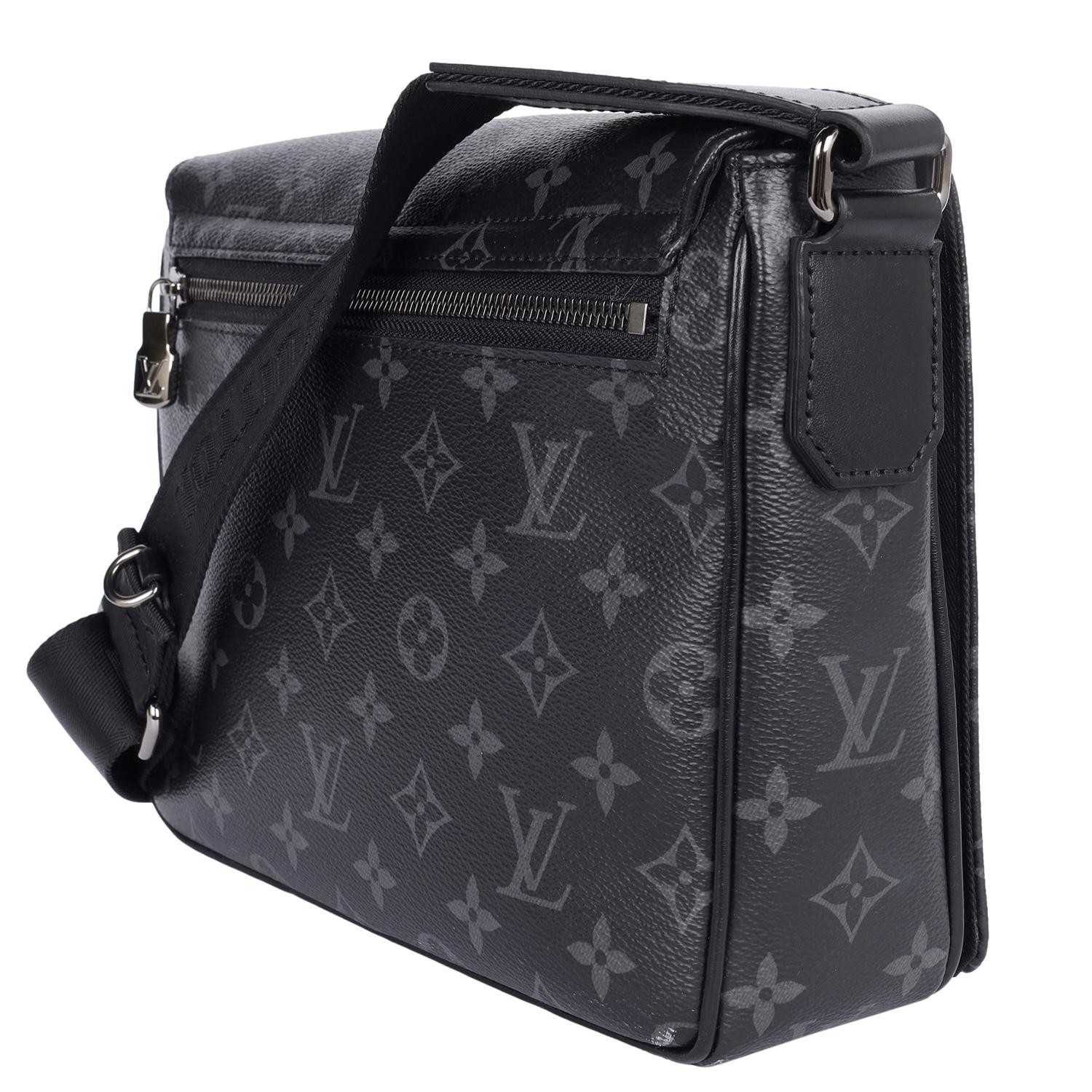 LOUIS VUITTON Monograma Eclipse Distrito PM Negro en venta 6