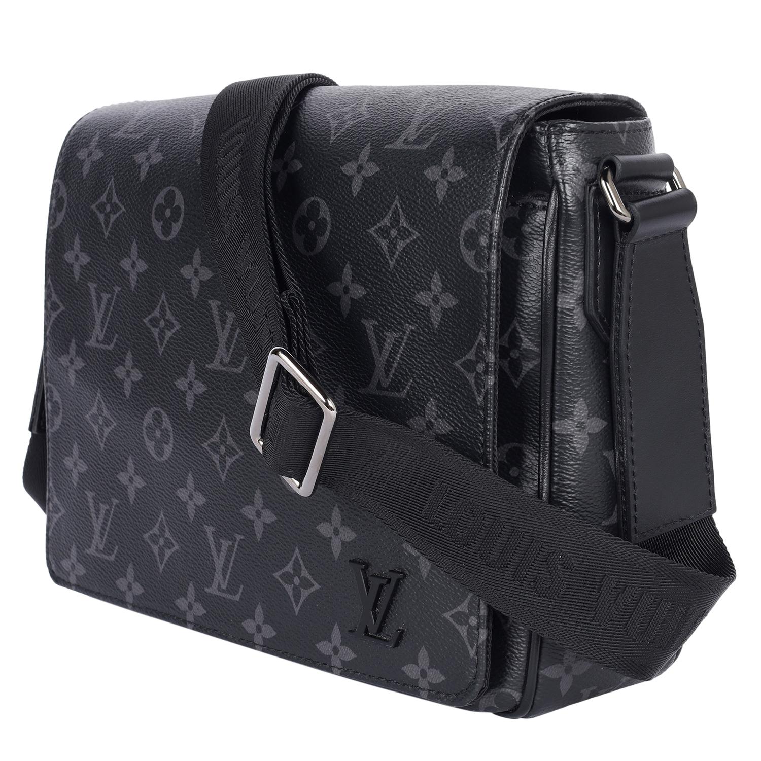 LOUIS VUITTON Monograma Eclipse Distrito PM Negro en venta 1