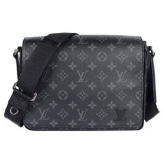 LOUIS VUITTON Monogram Eclipse District PM Schwarz