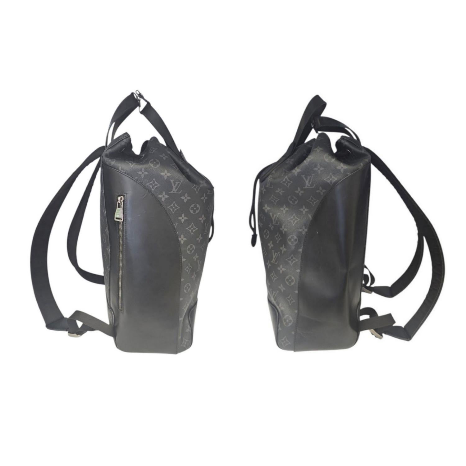 Louis Vuitton Monogram Eclipse Explorer Backpack In condizioni buone in vendita a Scottsdale, AZ