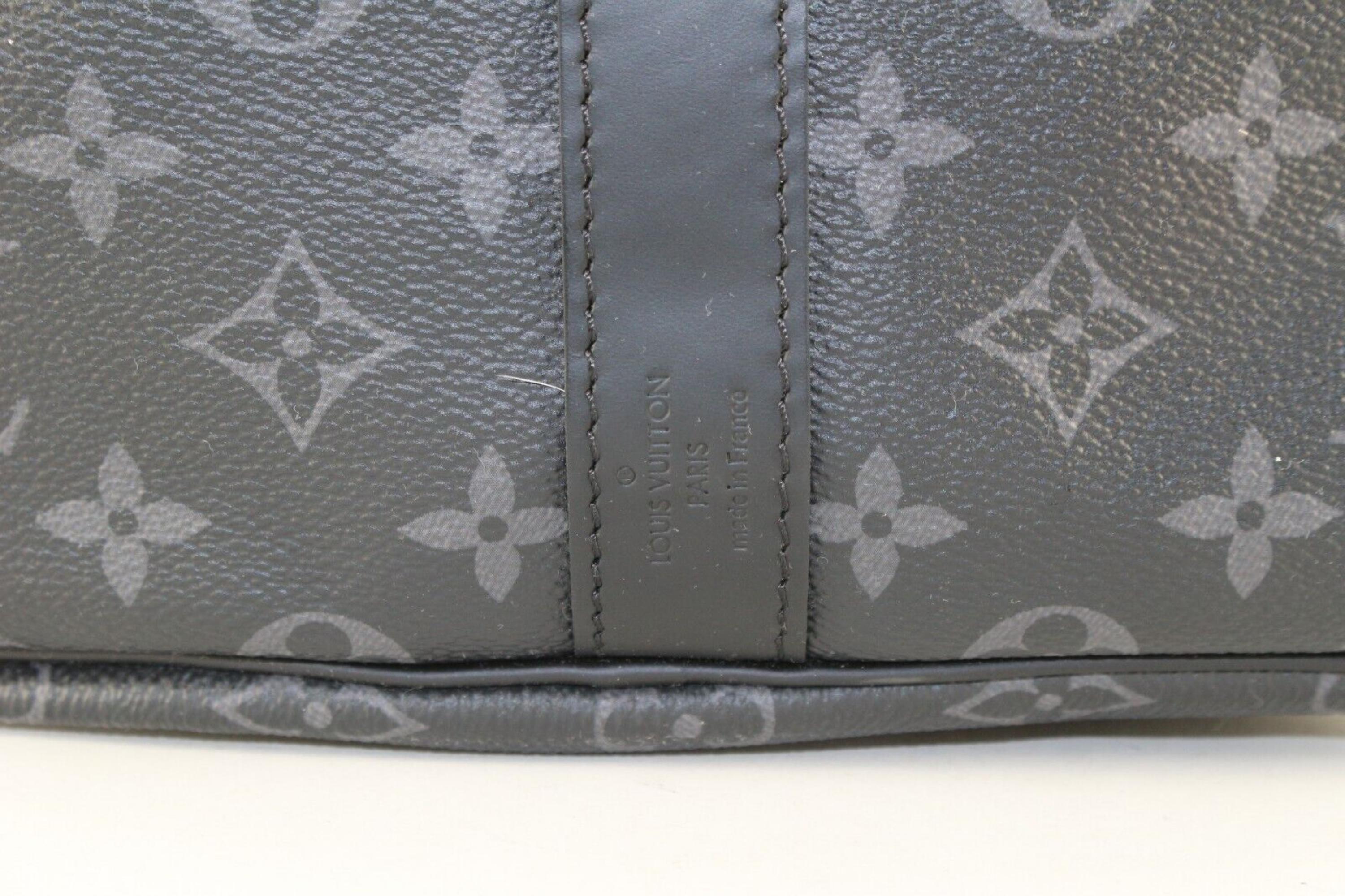Louis Vuitton - Bandoulière monogrammée Eclipse Keepall 55 avec sangle 1LVJ1227 en vente 1