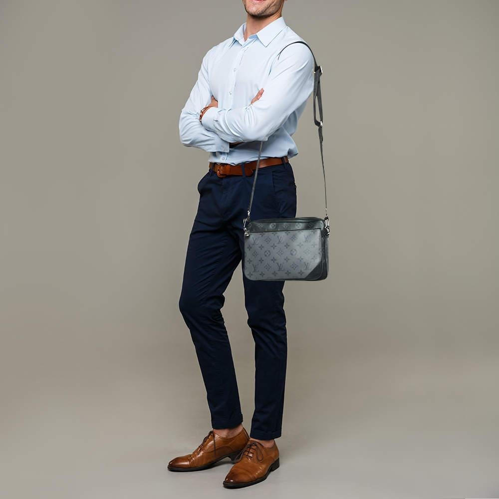 Designer bags are ideal companions for ample occasions Here we have a fashion meets functionality piece crafted with precision. It has been equipped with a well sized interior that can easily fit your small essentials.