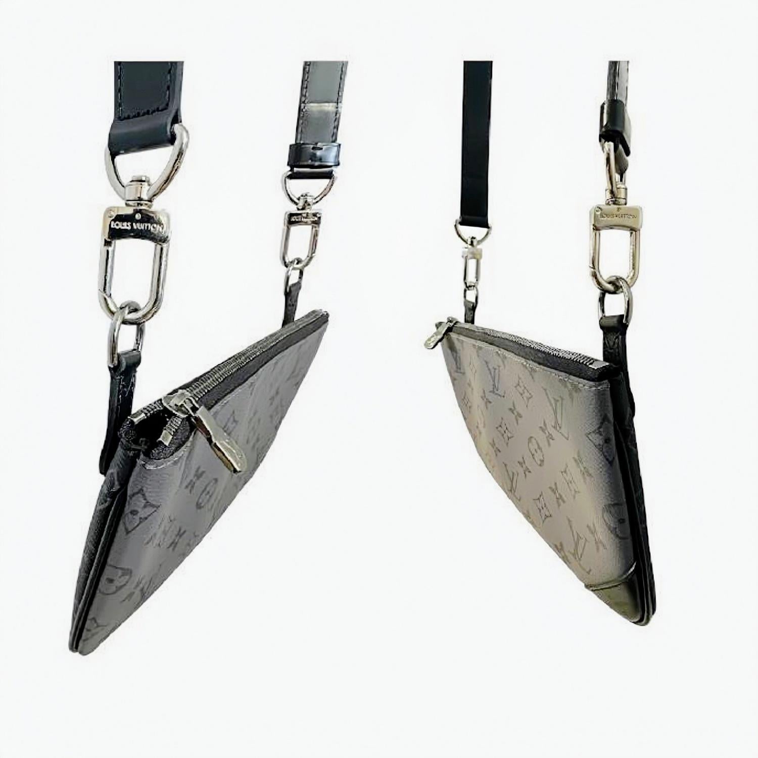 Louis Vuitton Monogram Eclipse Reverse Trio Zipped Pouch Crossbody In condizioni ottime in vendita a Scottsdale, AZ