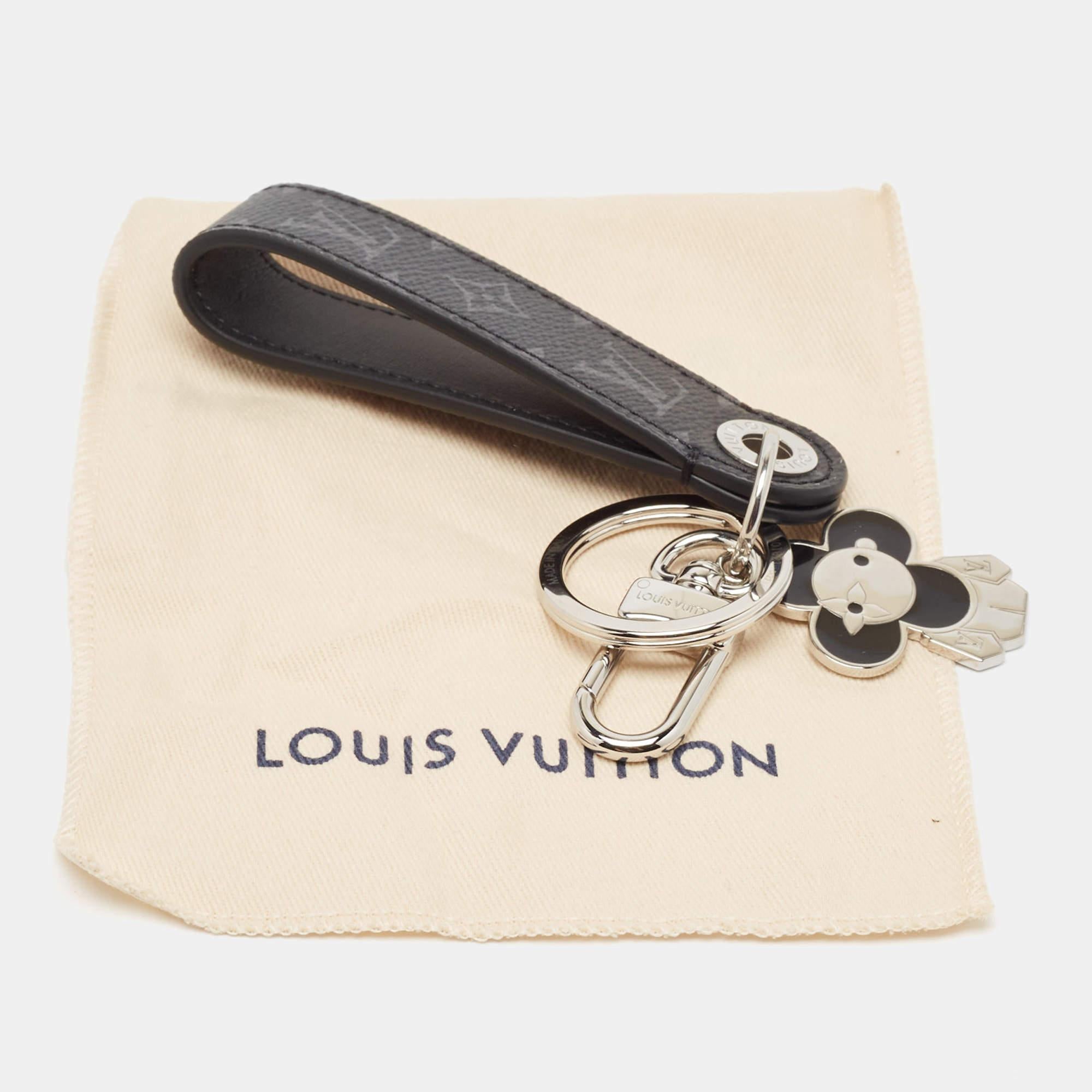 Portachiavi Louis Vuitton Monogram The Eclipse Vivienne In condizioni ottime in vendita a Dubai, Al Qouz 2