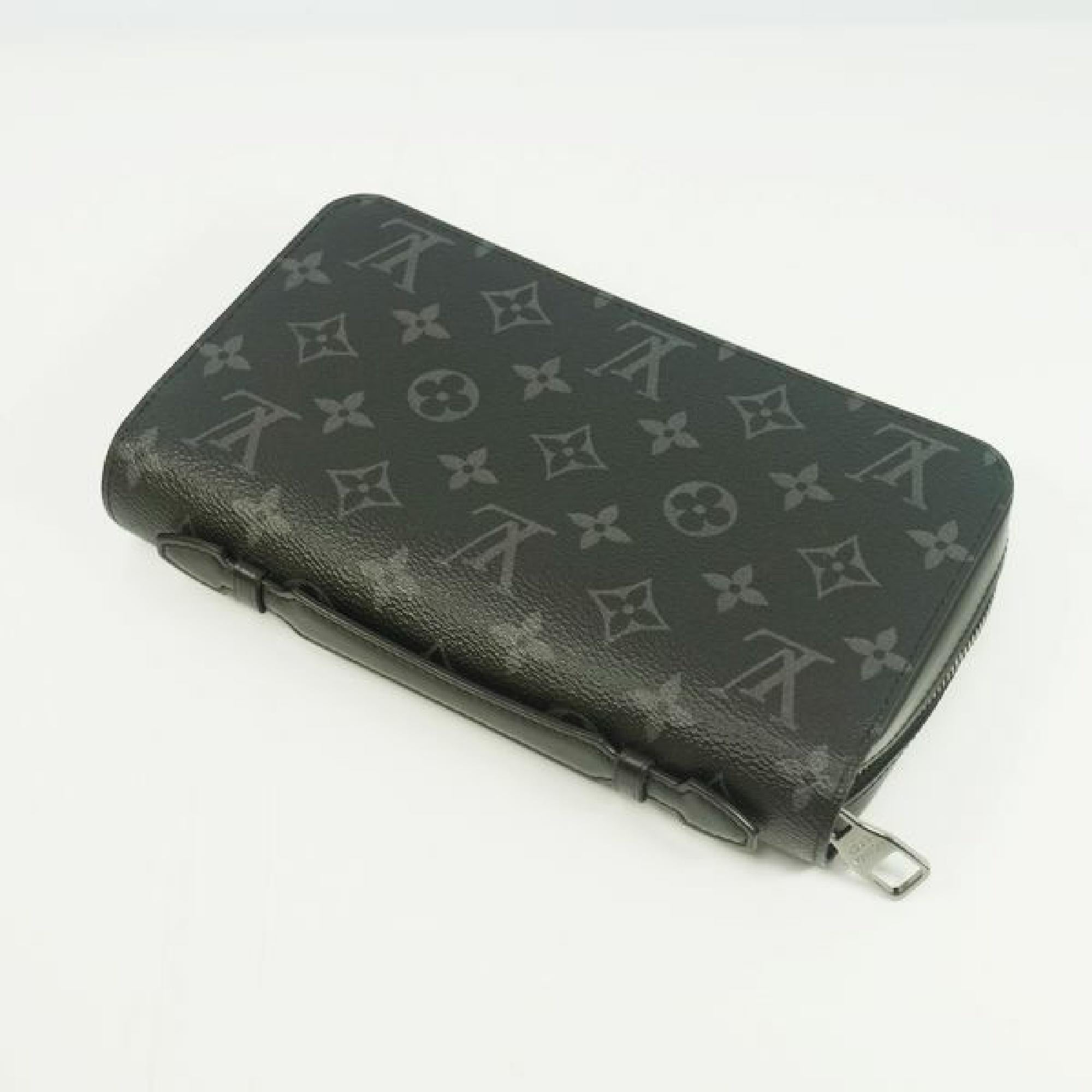 An authentic LOUIS VUITTON Monogram eclipse ZippyXL Mens long wallet M61698 The outside material is Monogram  eclipse. The pattern is ZippyXL. This item is Contemporary. The year of manufacture would be 2016.
Rank
A beautiful goods
Used items with