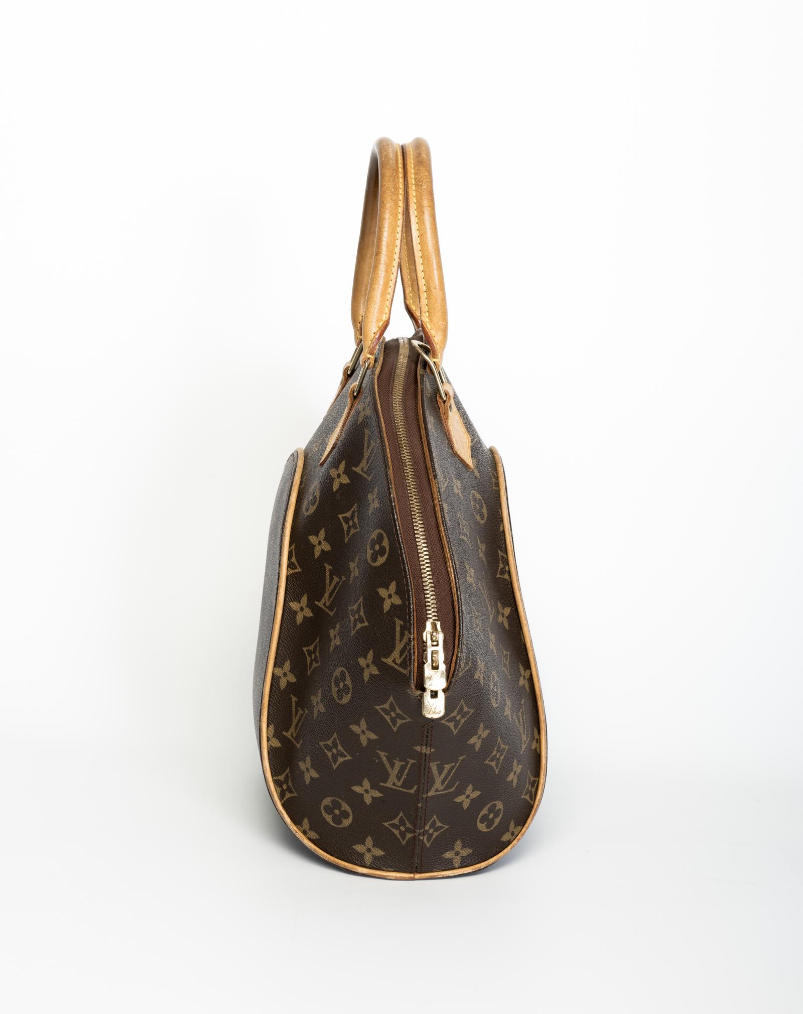 Louis Vuitton Monogram Ellipse MM Bag In Good Condition In Montreal, Quebec