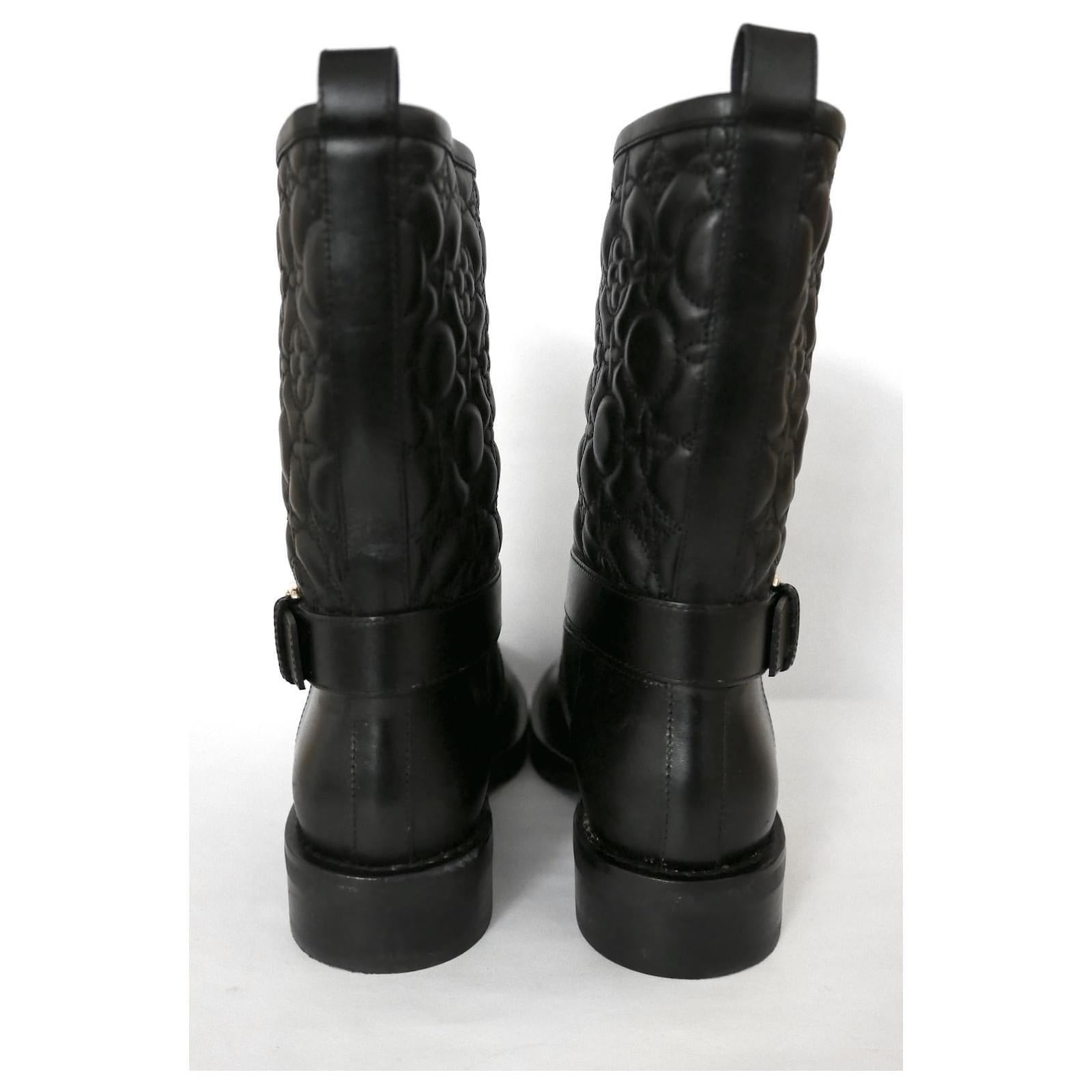 Louis Vuitton Monogram Embossed Biker Boots In New Condition For Sale In London, GB