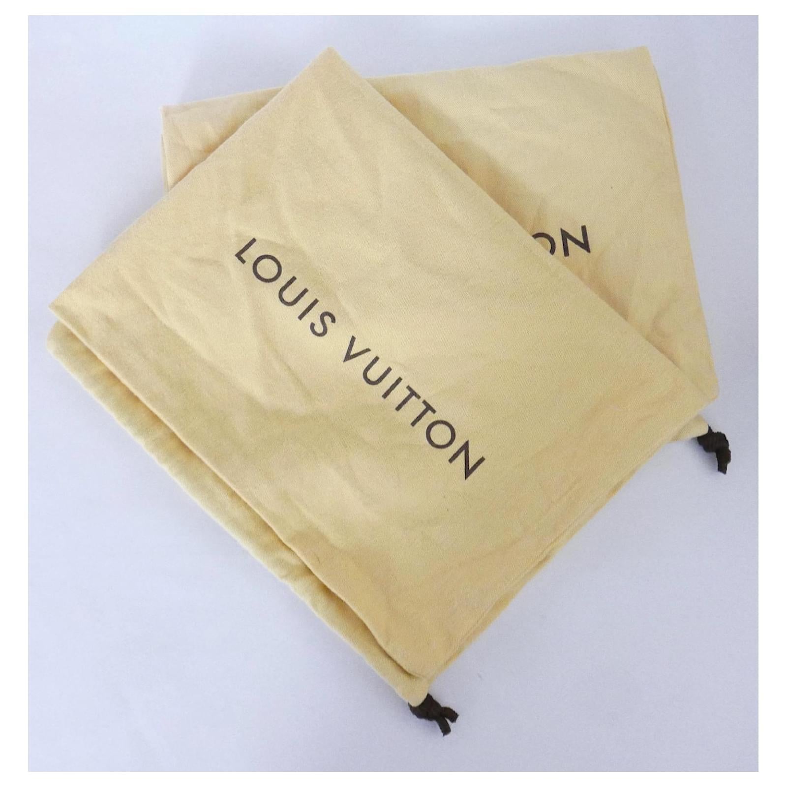 Bottes motardes gaufrées Monogram de Louis Vuitton en vente 4