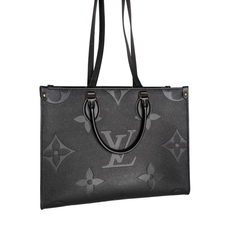 Louis Vuitton Monogram Empreinte OnTheGo MM Tote In Excellent Condition For Sale In Scottsdale, AZ