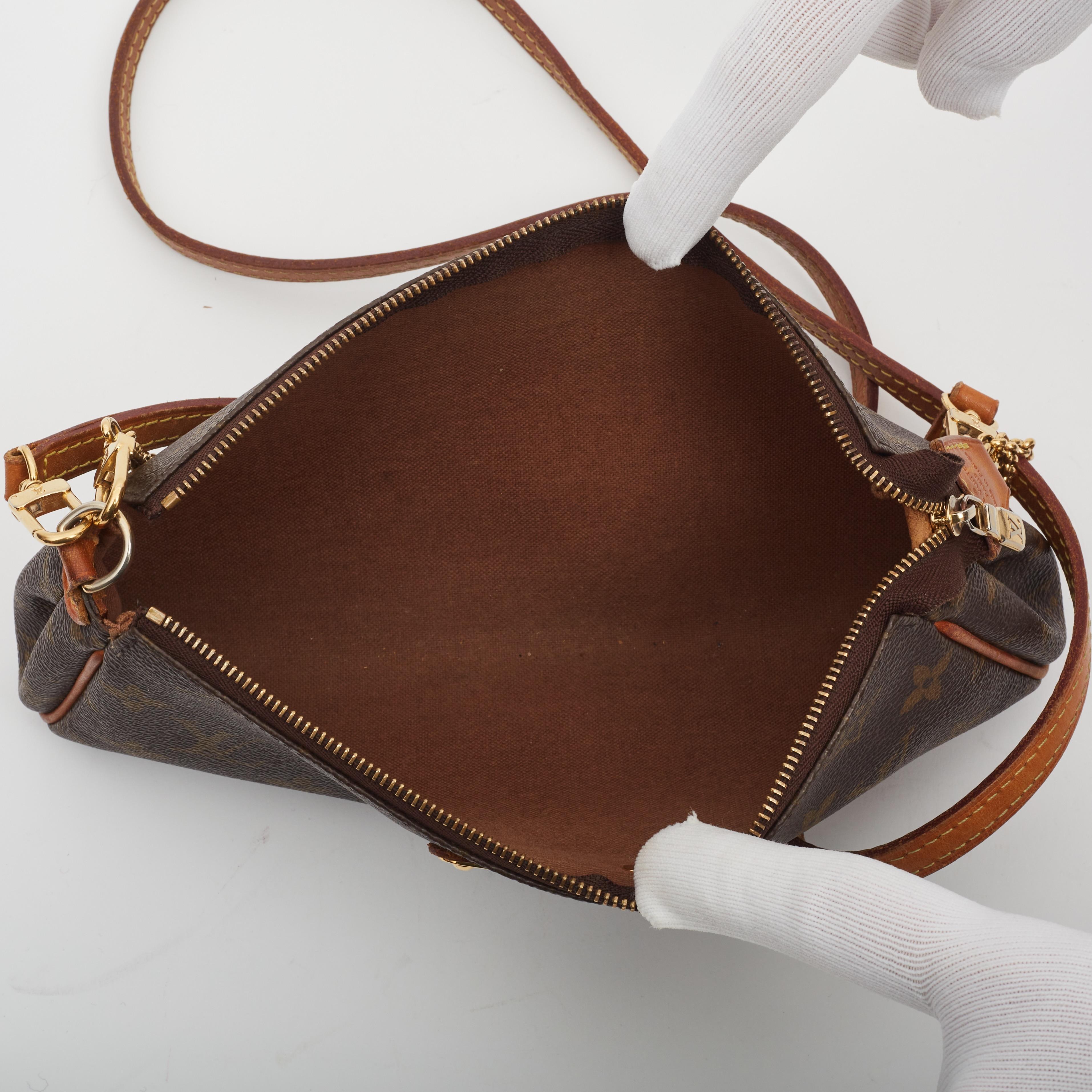 Louis Vuitton Monogram Eva Clutch Shoulder Bag (2010) In Good Condition For Sale In Montreal, Quebec