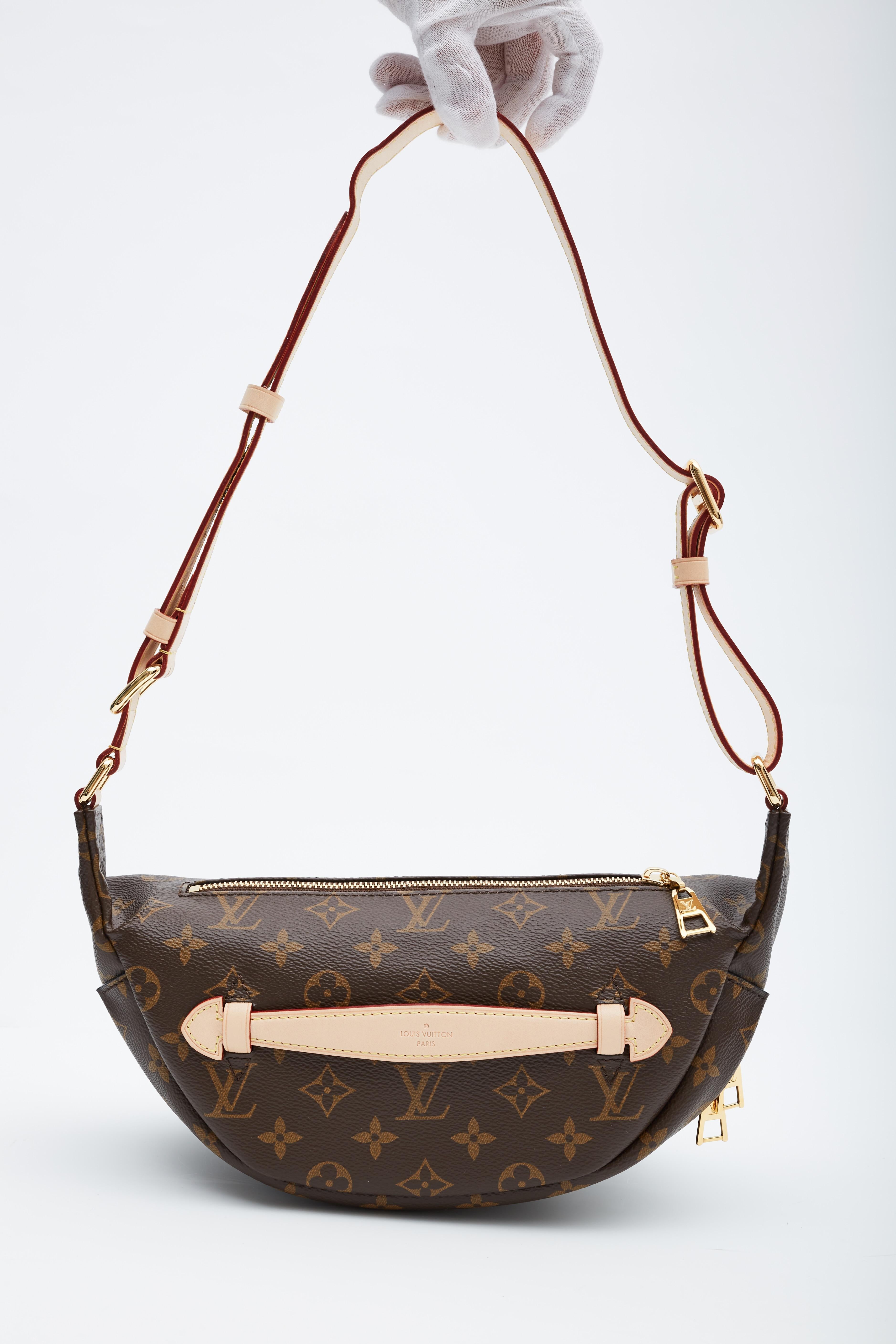 Fashioned in classic Monogram canvas and signed with a “Louis Vuitton Paris” leather patch, this uber-functional Bumbag transforms sportwear into the very definition of casual chic. Wear it as a belt bag, cross-body or over the shoulder for a