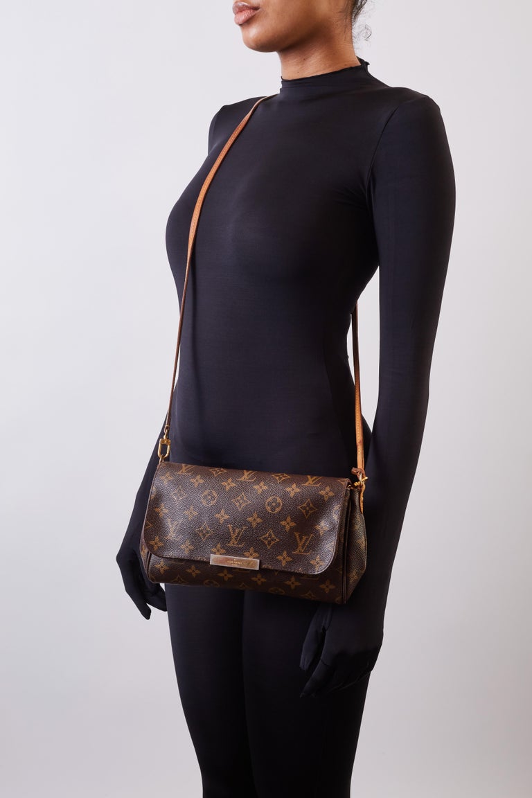 Louis Vuitton Monogram Favorite MM Shoulder Bag For Sale at 1stDibs