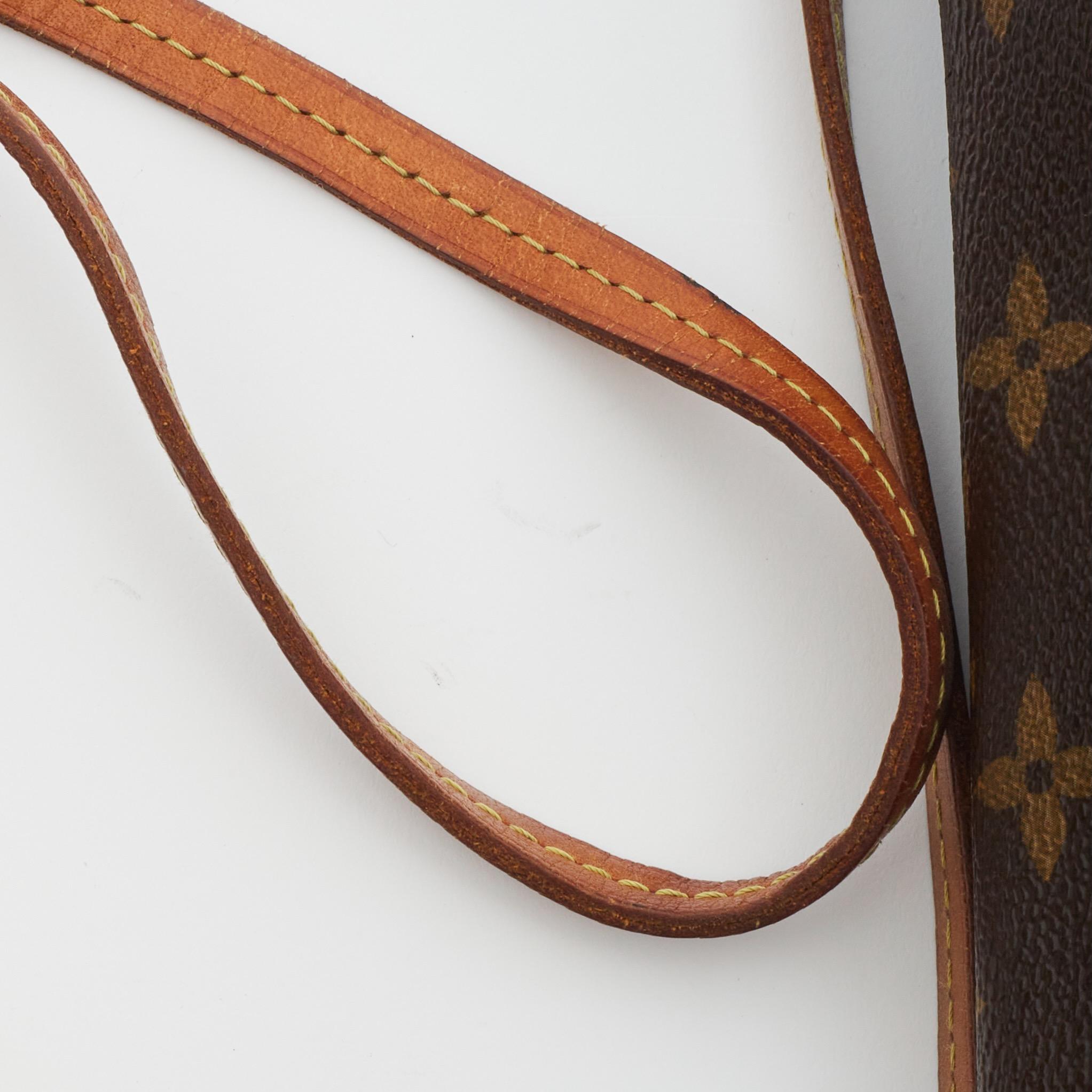 Louis Vuitton Monogram Favorite MM Shoulder Bag For Sale 3