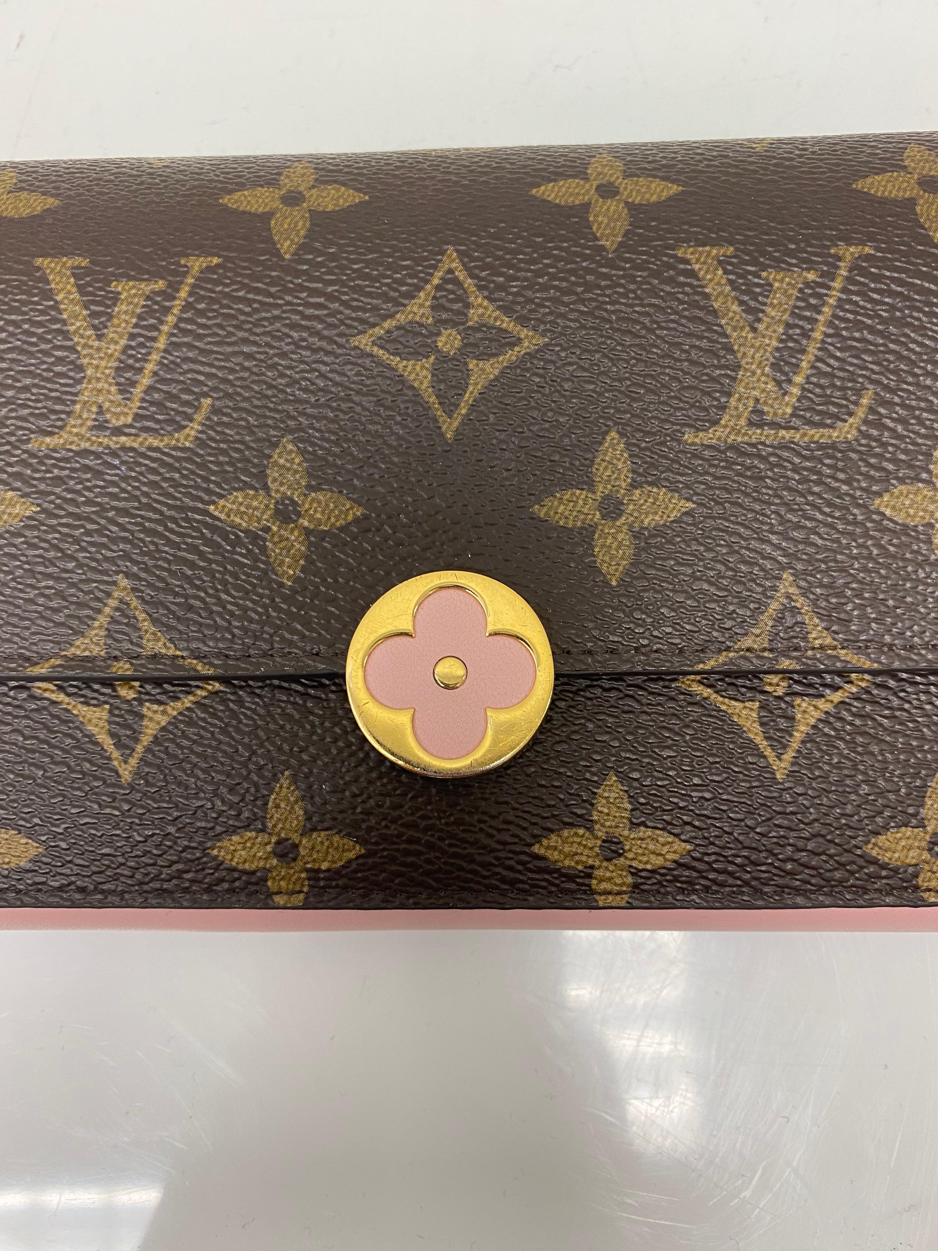 Louis Vuitton Monogram Flore Wallet In Good Condition For Sale In Roslyn, NY