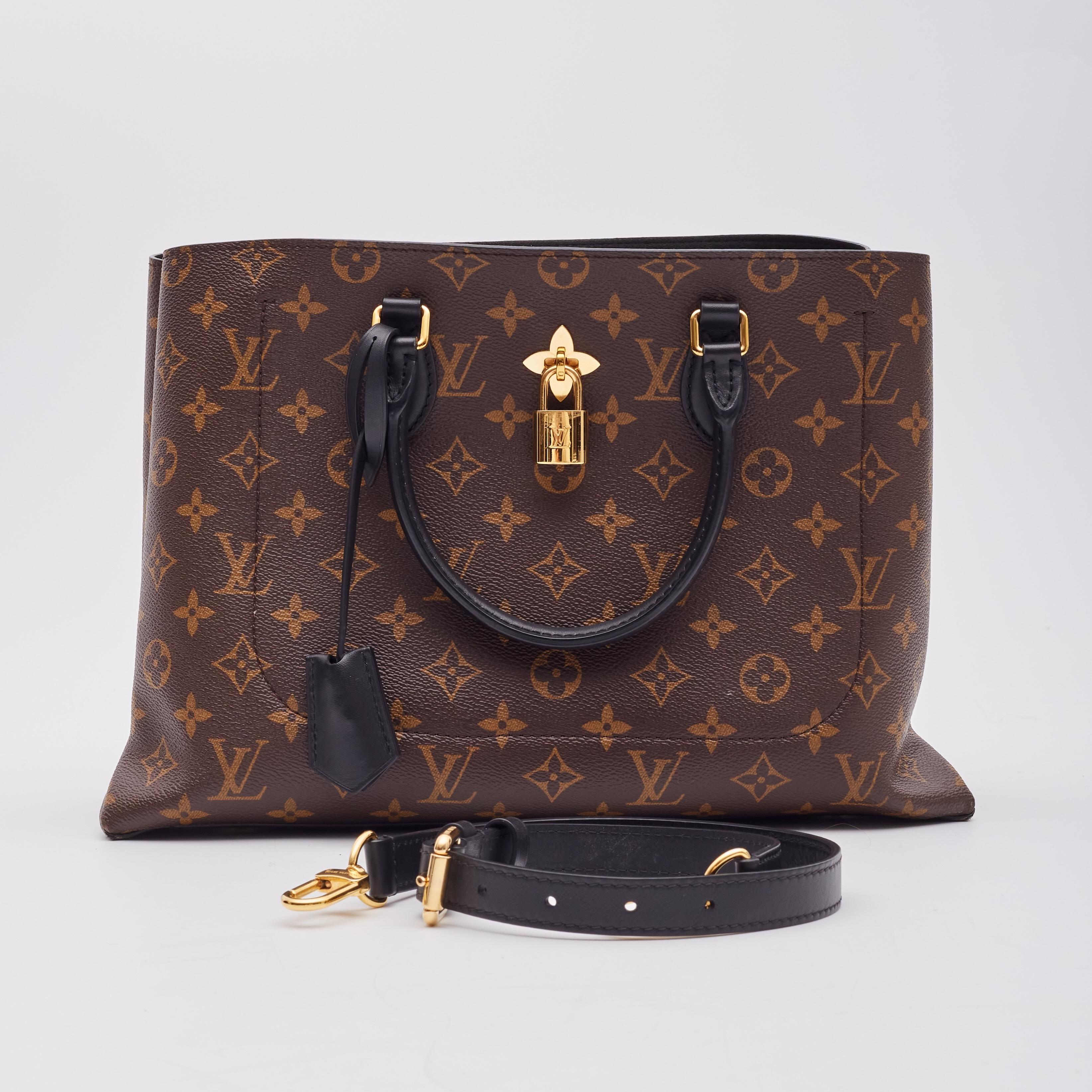 Louis Vuitton Monogram Flower Tote Black Leather Finishes In Good Condition For Sale In Montreal, Quebec