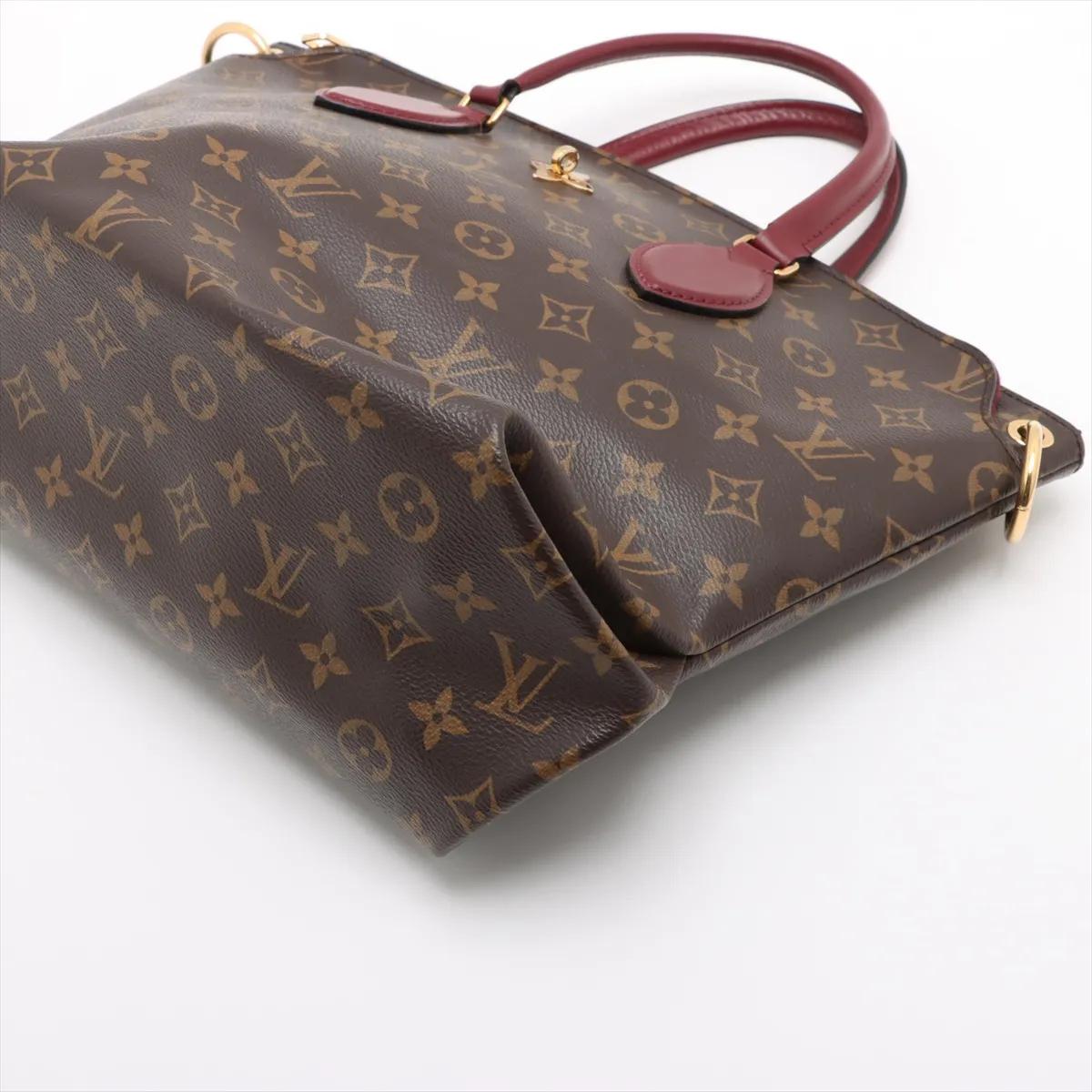 Louis Vuitton Monogram Flower Zipped Tote Bag MM In condizioni buone in vendita a Indianapolis, IN