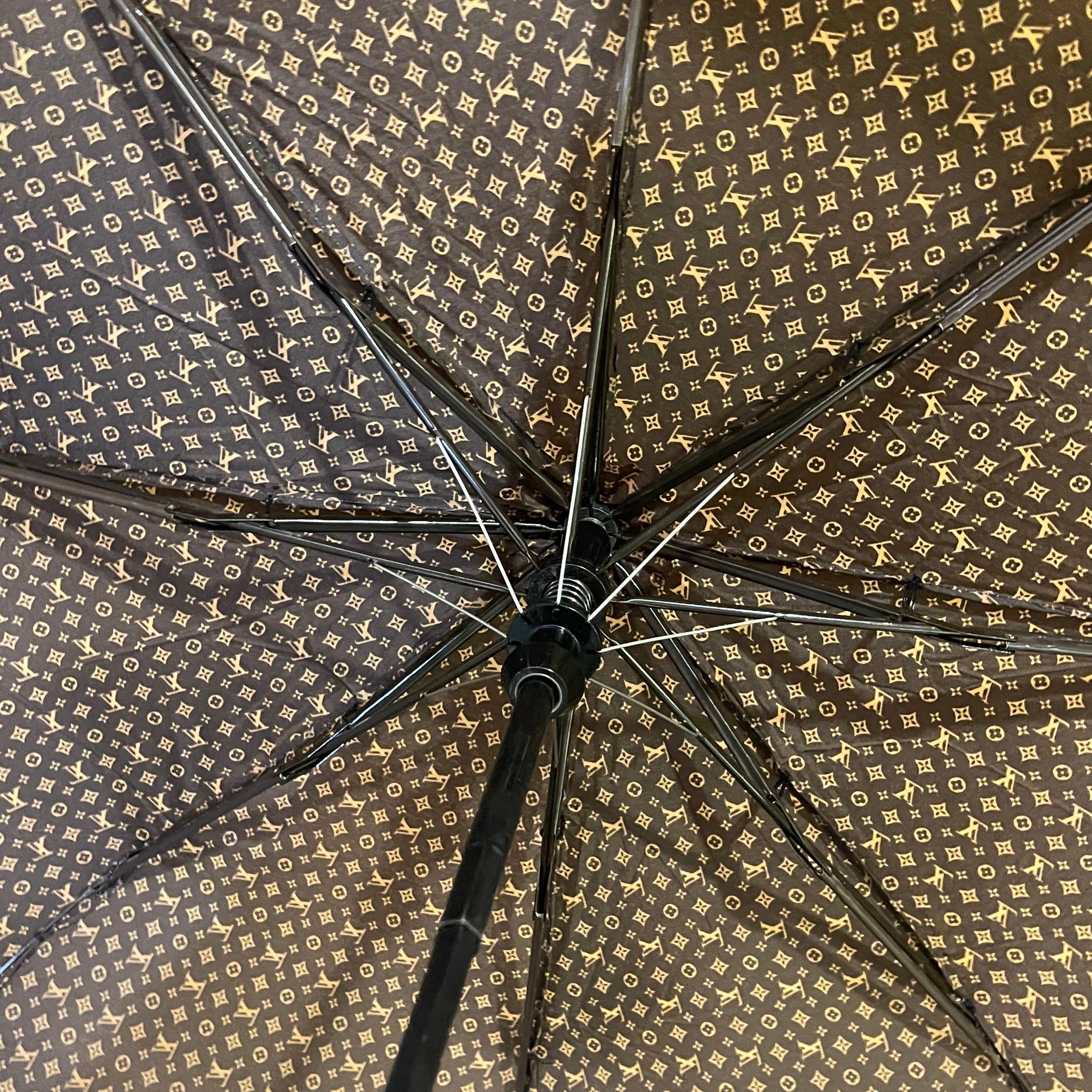 Louis Vuitton Monogram Folding Umbrella In Good Condition For Sale In Jakarta, Daerah Khusus Ibukota Jakarta