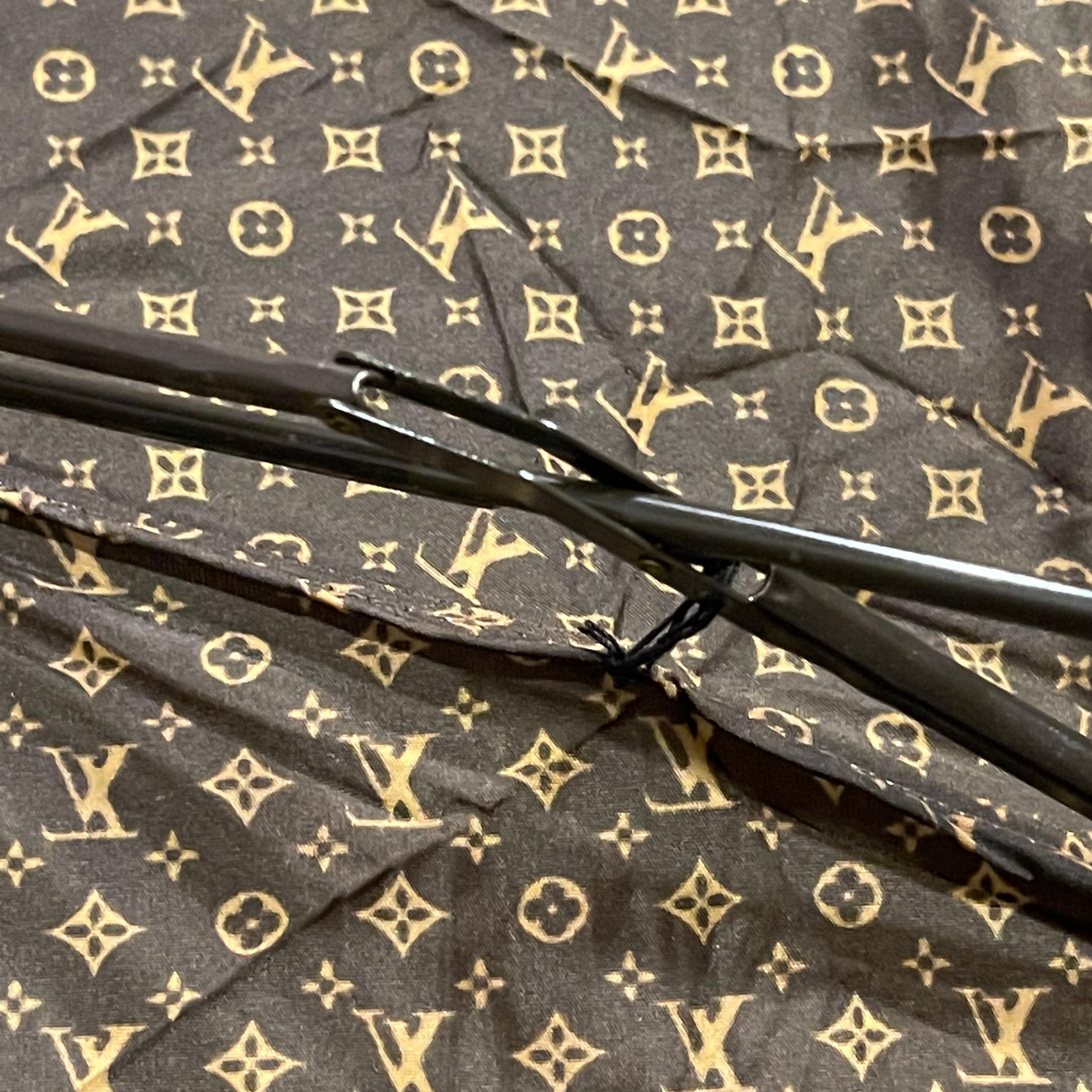 Louis Vuitton Monogram Folding Umbrella For Sale 2