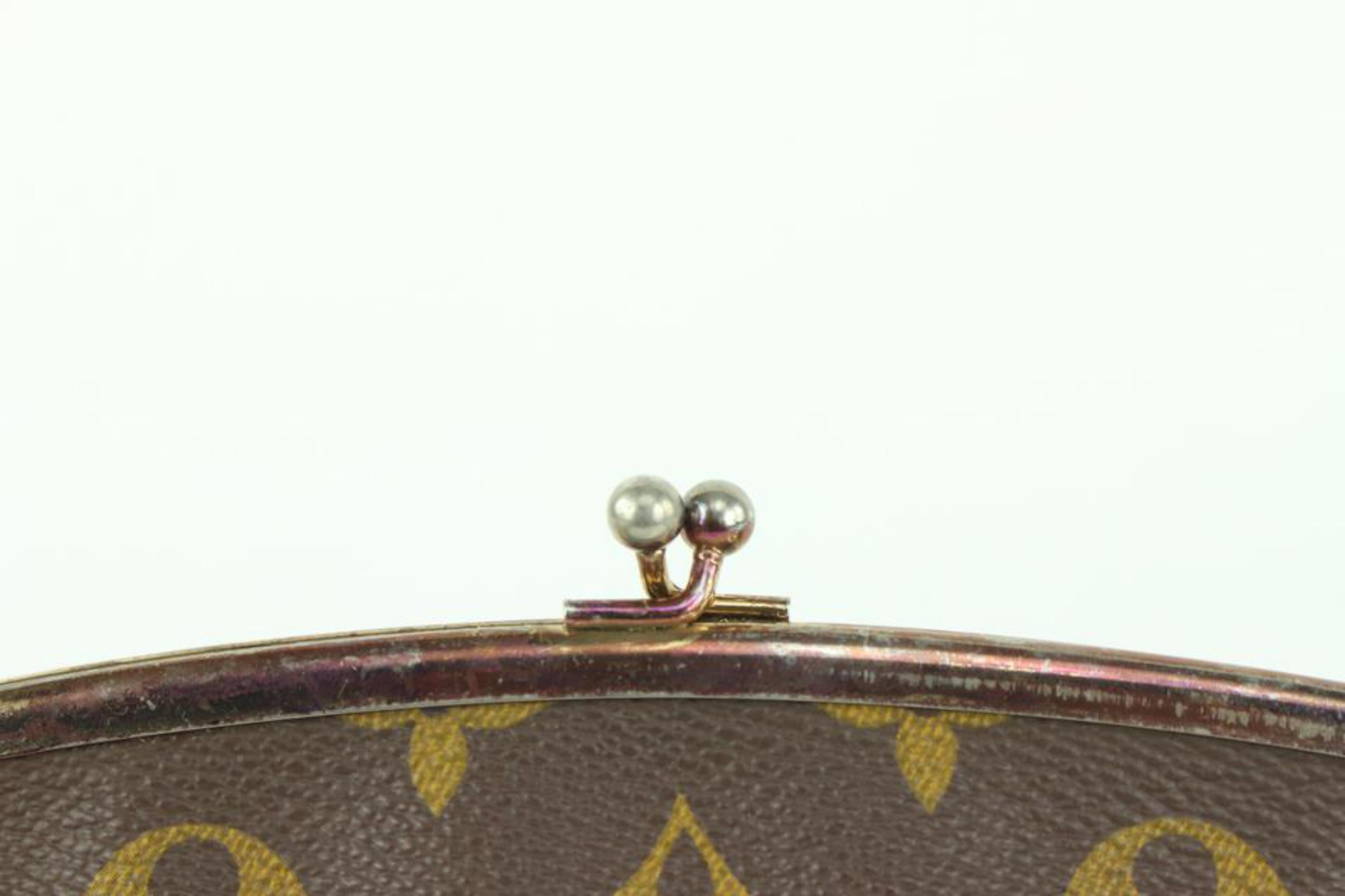 Louis Vuitton Monogram French Twist Purse Kisslock Pouch on Chain 101lv18 In Fair Condition For Sale In Dix hills, NY