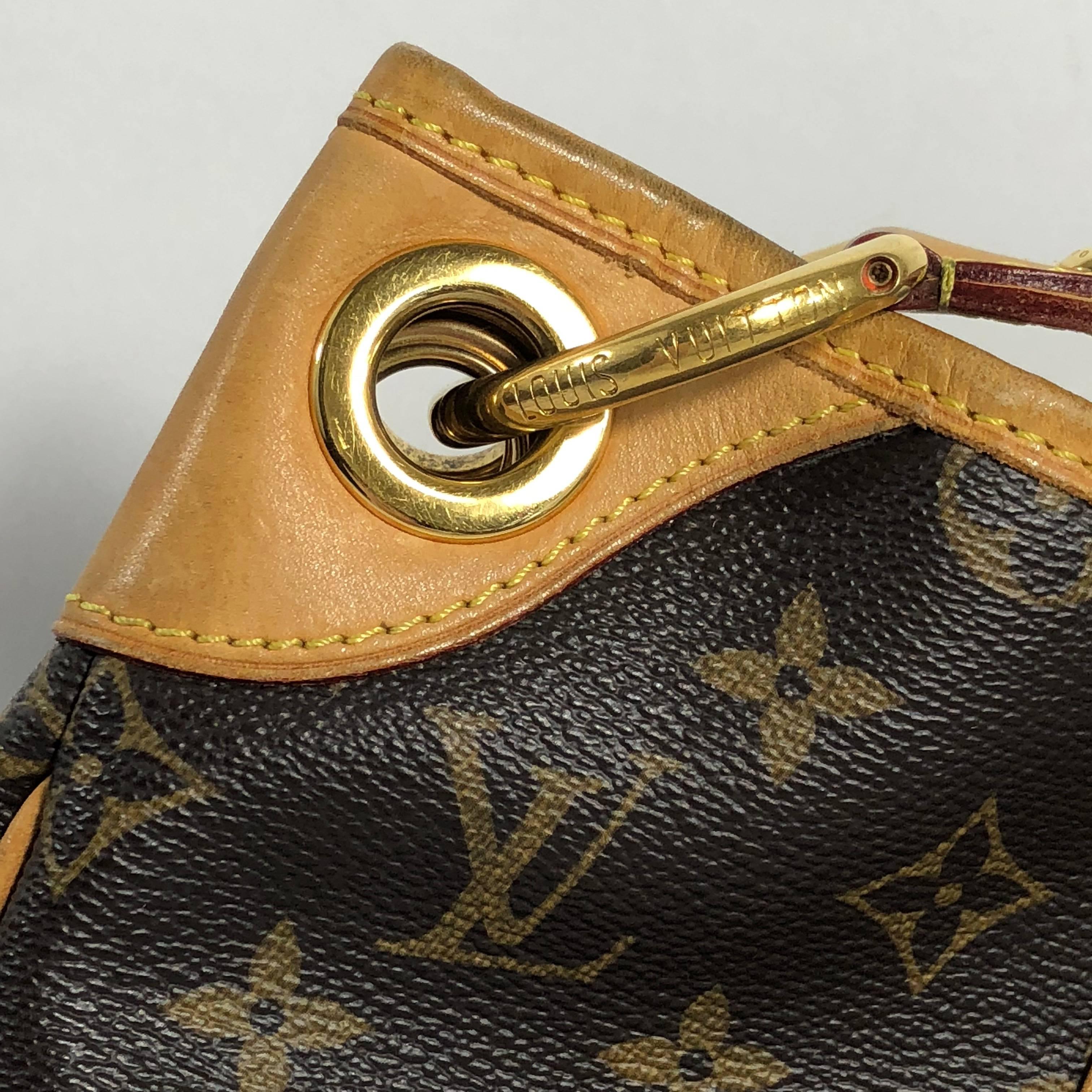 Louis Vuitton Monogram Galliera PM Hobo Bag In Good Condition For Sale In Saint Charles, IL