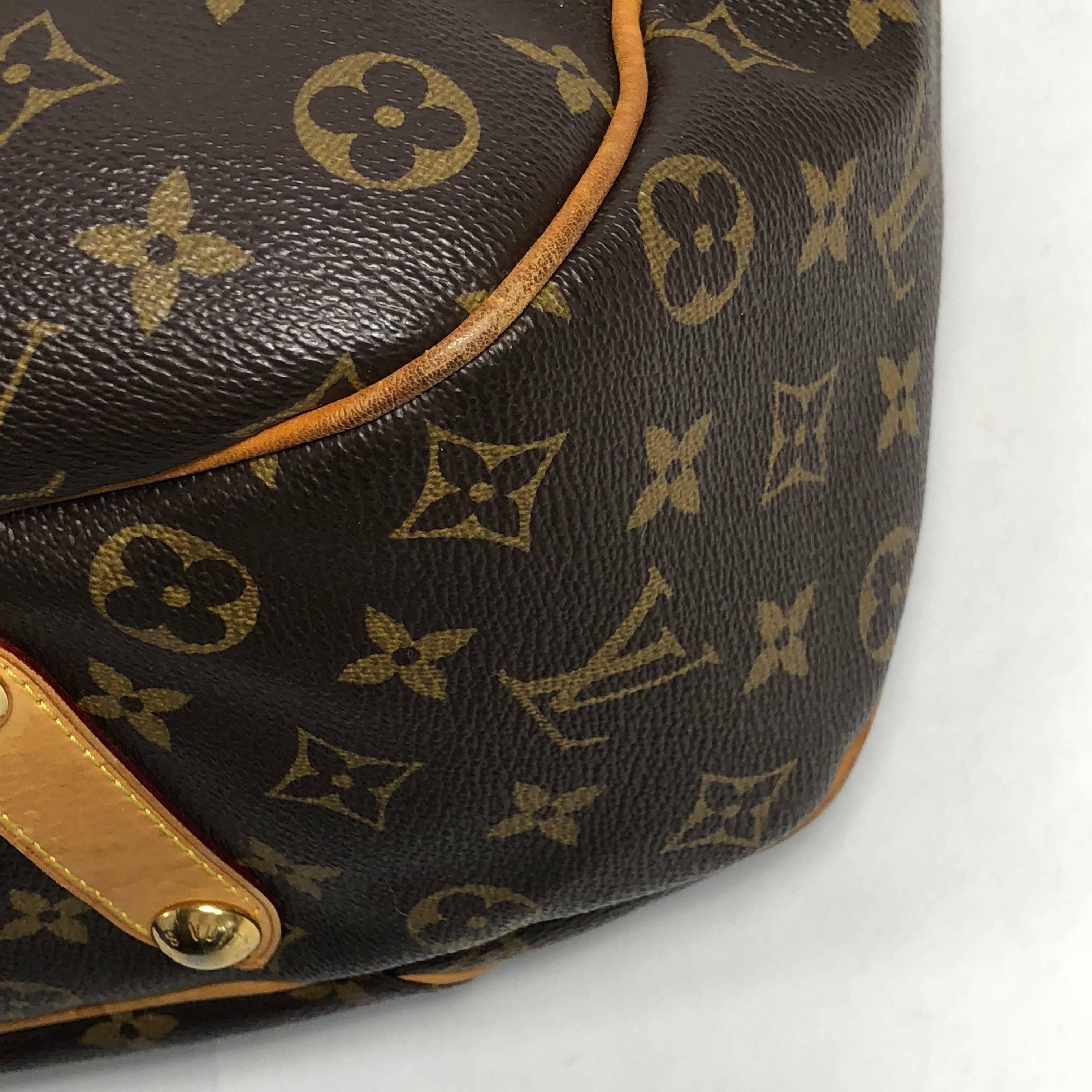 Women's or Men's Louis Vuitton Monogram Galliera PM Hobo Bag For Sale