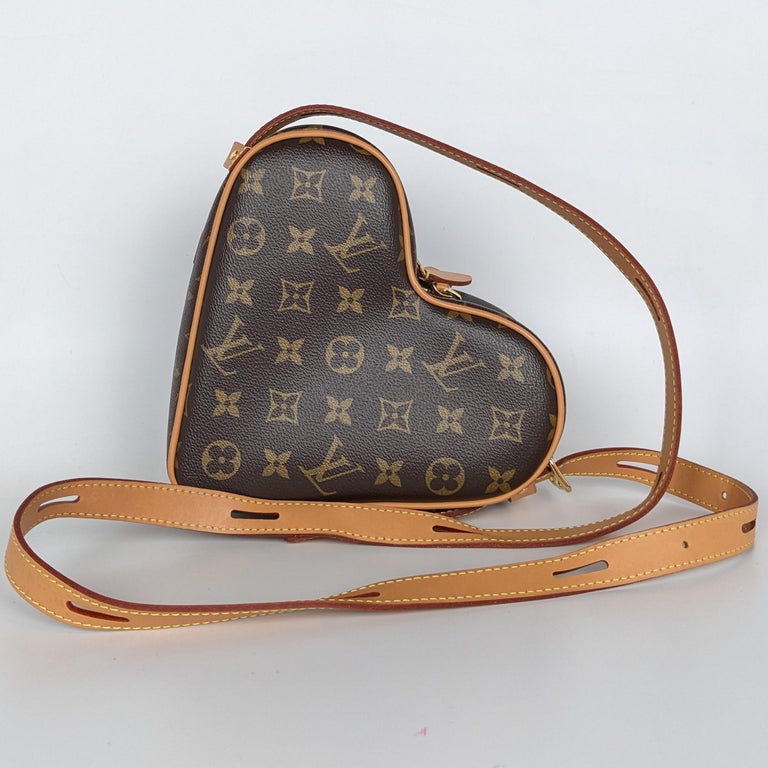 Louis Vuitton Monogram Game On Coeur Heart Crossbody Bag For Sale at 1stDibs