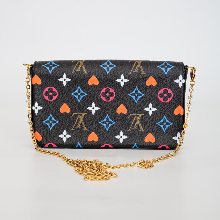 The Game On Félicie Pochette comes in Game On coated canvas, a daring reinterpretation of Monogram canvas for Cruise 2021. Artistic Director Nicolas Ghesquière drew inspiration from playing cards to create this colourful design. This versatile pouch