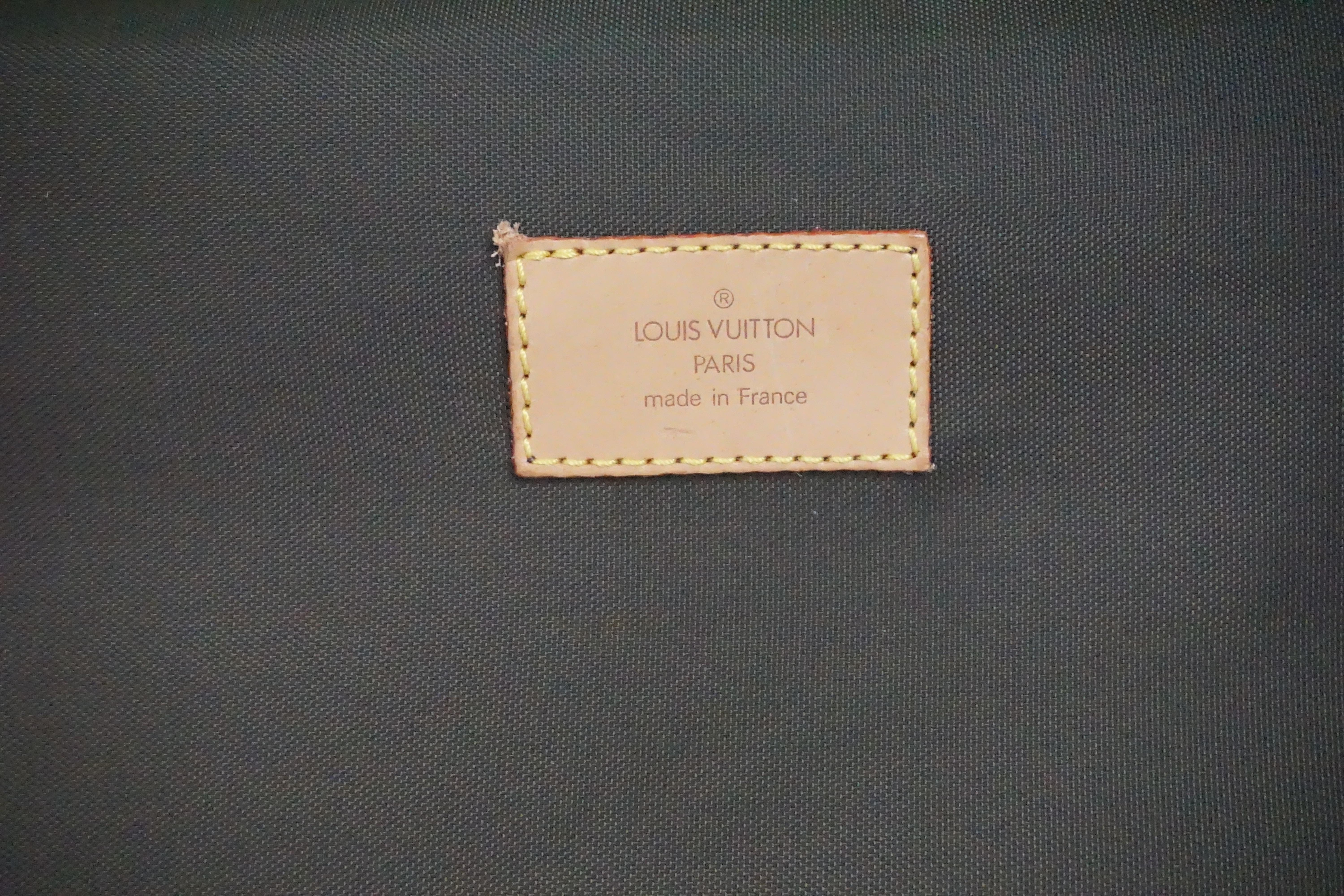 Women's or Men's Louis Vuitton Monogram Garment Bag Luggage