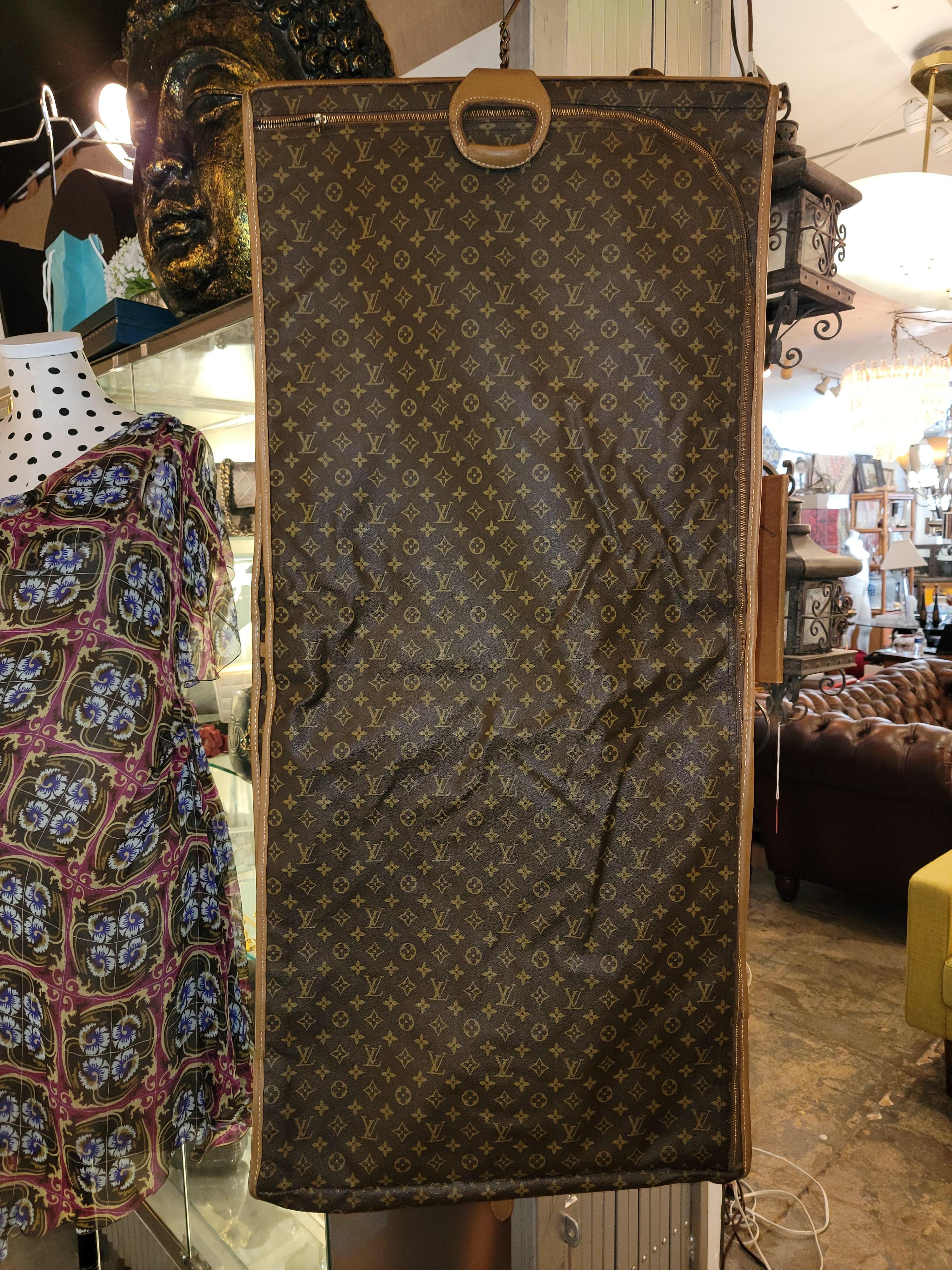 Louis Vuitton Monogrammierte Garment-Gepäck-Tragetasche  im Zustand „Gut“ im Angebot in Pasadena, CA