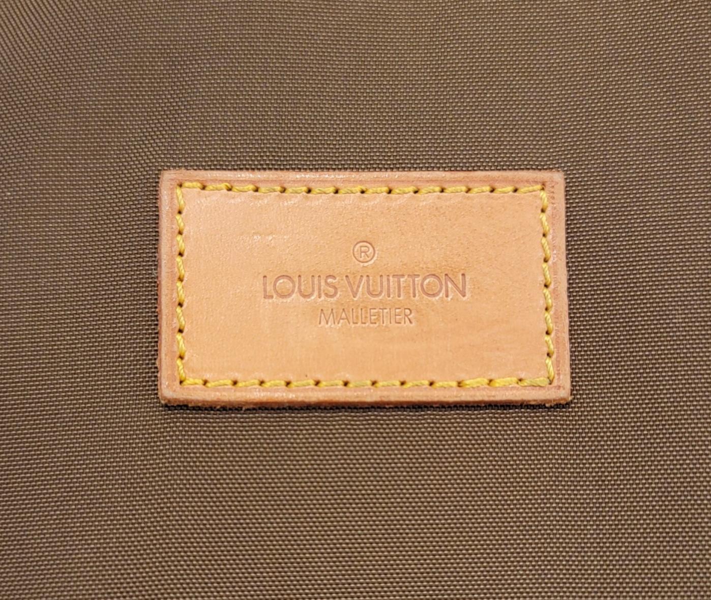 Sac de transport pour vêtements Louis Vuitton Monogram  en vente 3