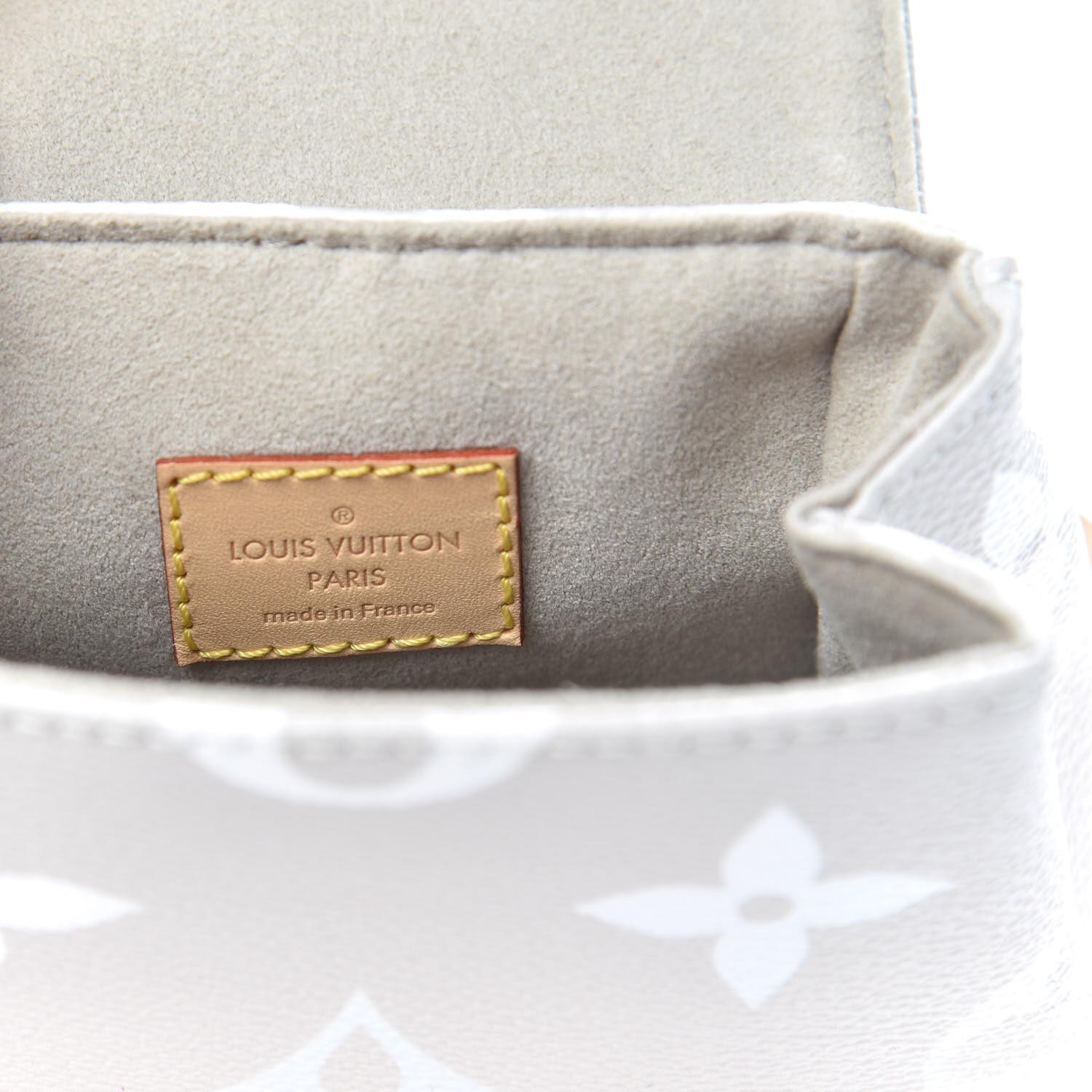 Louis Vuitton Monogram Giant By The Pool - Zaino piccolo Mist In condizioni Nuovo a Montreal, Quebec