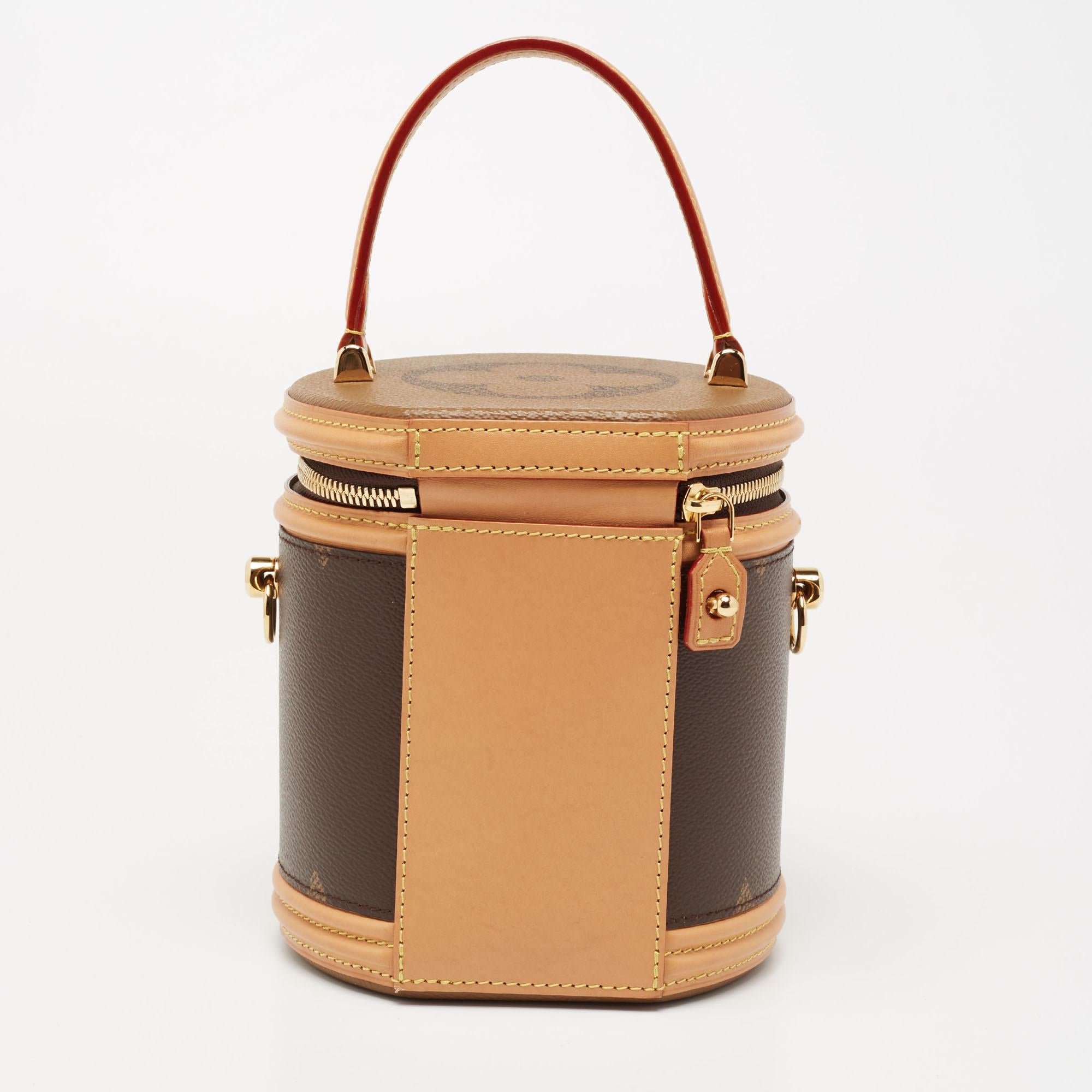 Featuring the LV Cannes beauty case's historical shape, designer Nicolas Ghesquière revives a long-standing classic with this Cannes bag. This elegant piece reimagines a traditional silhouette steeped in the brand's heritage. Crafted from the
