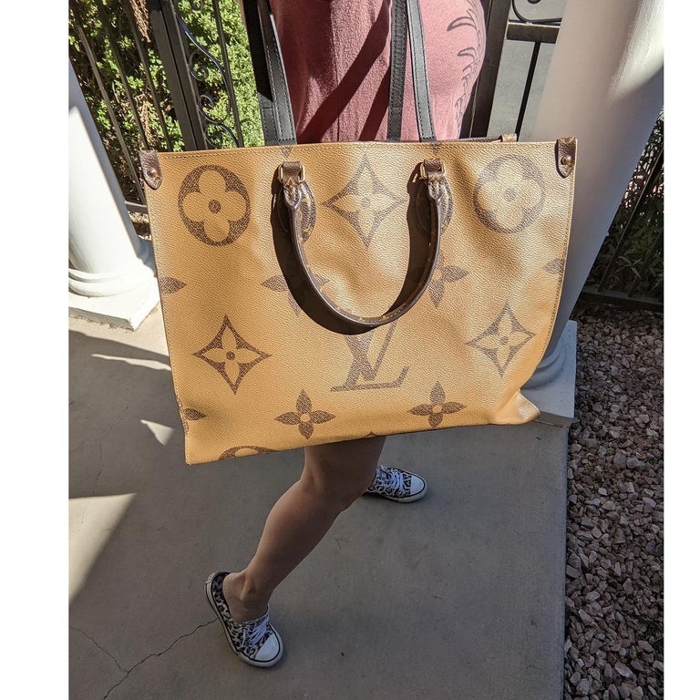 Louis Vuitton Monogram Giant Reverse Canvas Onthego GM Tote For Sale 5