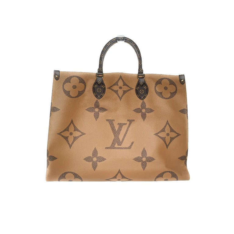 Fashioned from Monogram Giant canvas, the On The Go tote bag is as striking as it is practical. A Monogram Reverse pattern on the sides and handles creates a stylish contrast in color and scale. With its generous capacity, shoulder straps and iconic