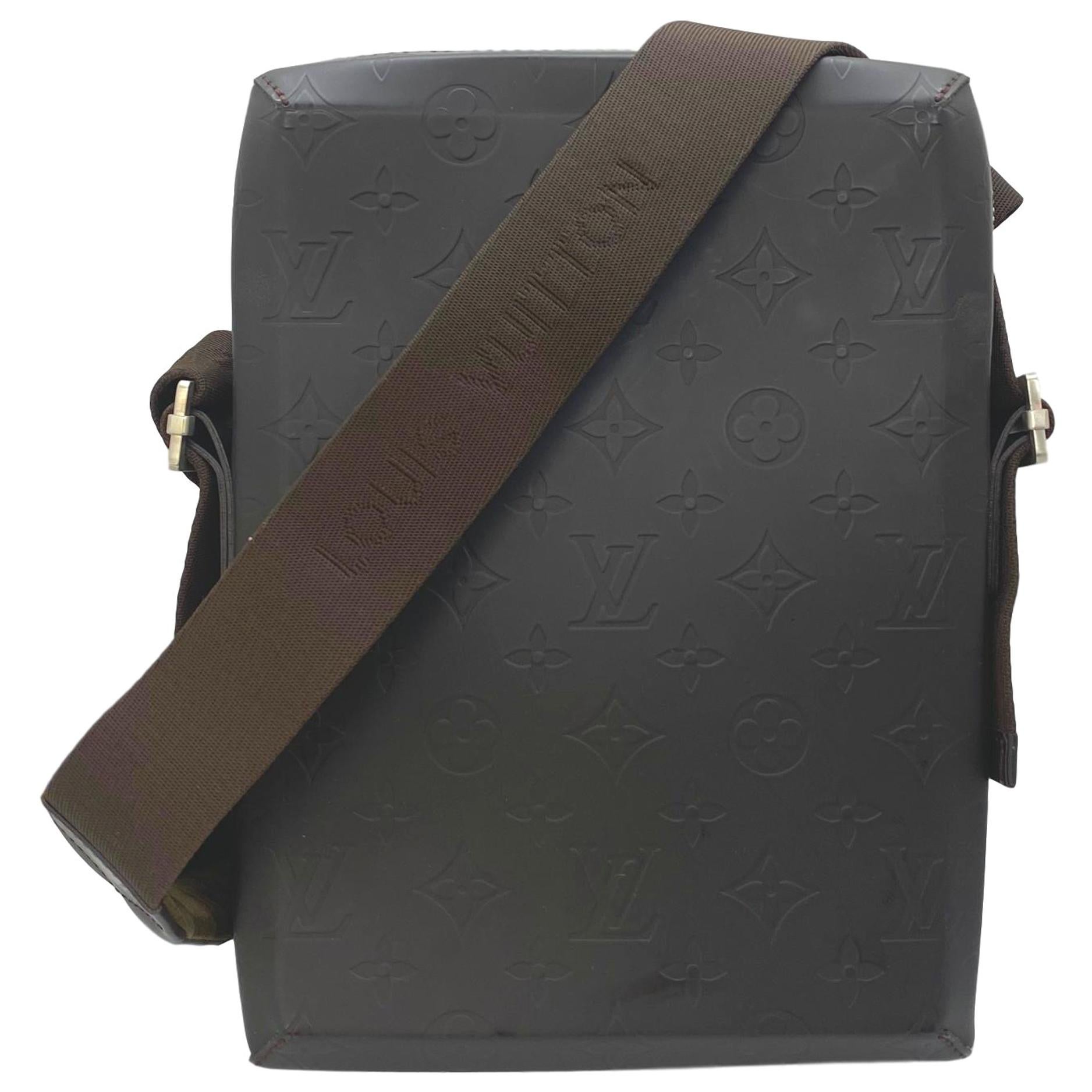 Sold at Auction: Louis Vuitton Glace Bobby Messenger Bag