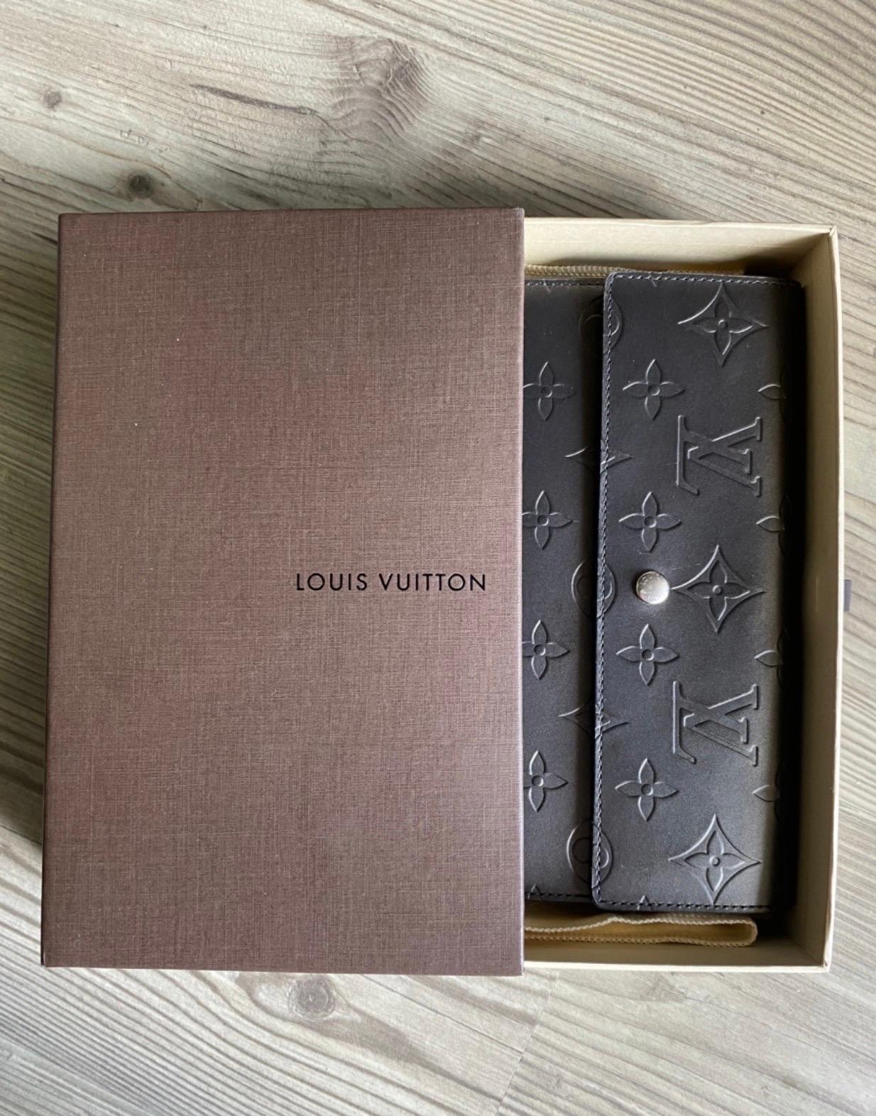 Women's or Men's Louis Vuitton monogram glacé wallet